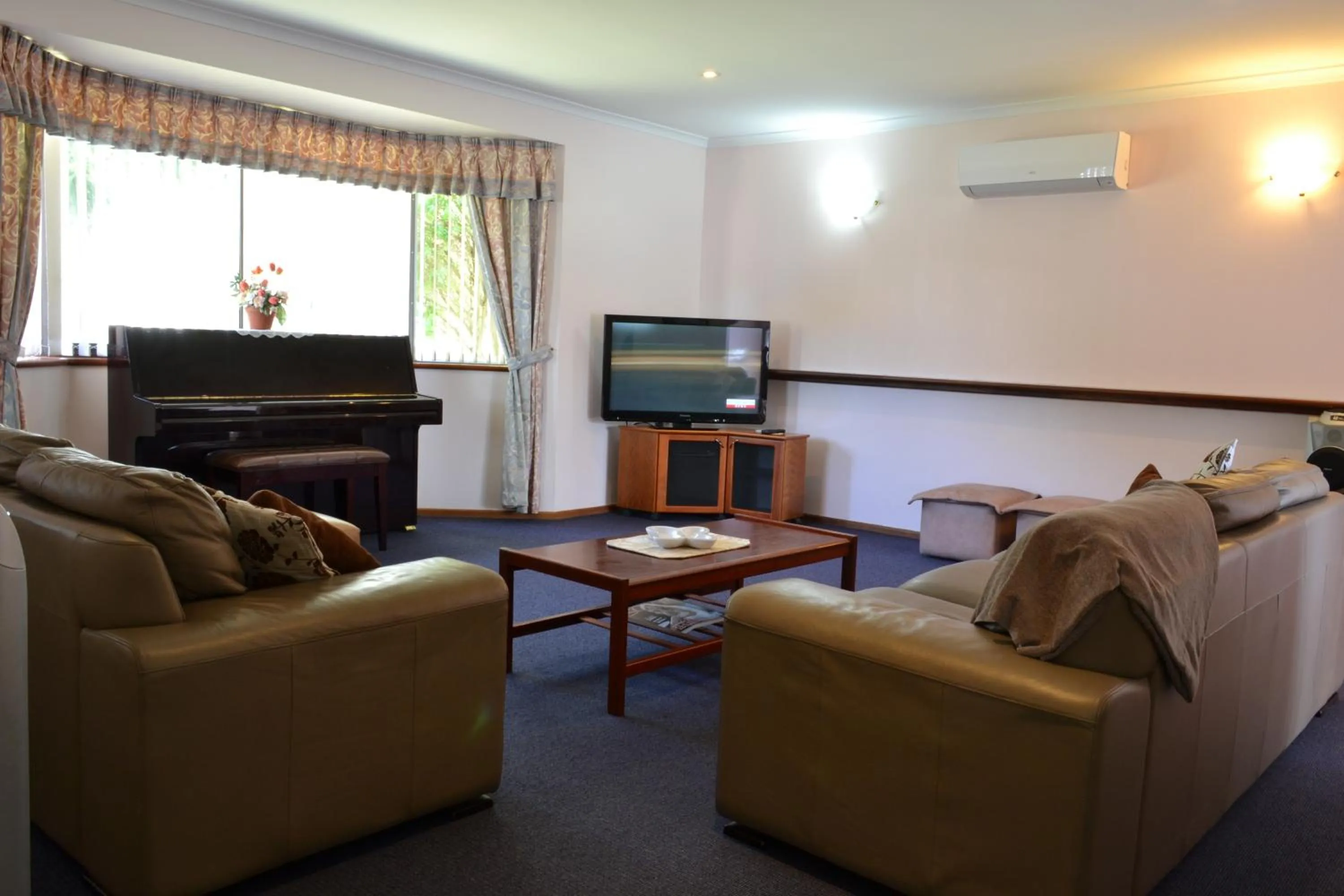 Living room in Dolphin Lodge Albany - Self Contained Apartments at Middleton Beach