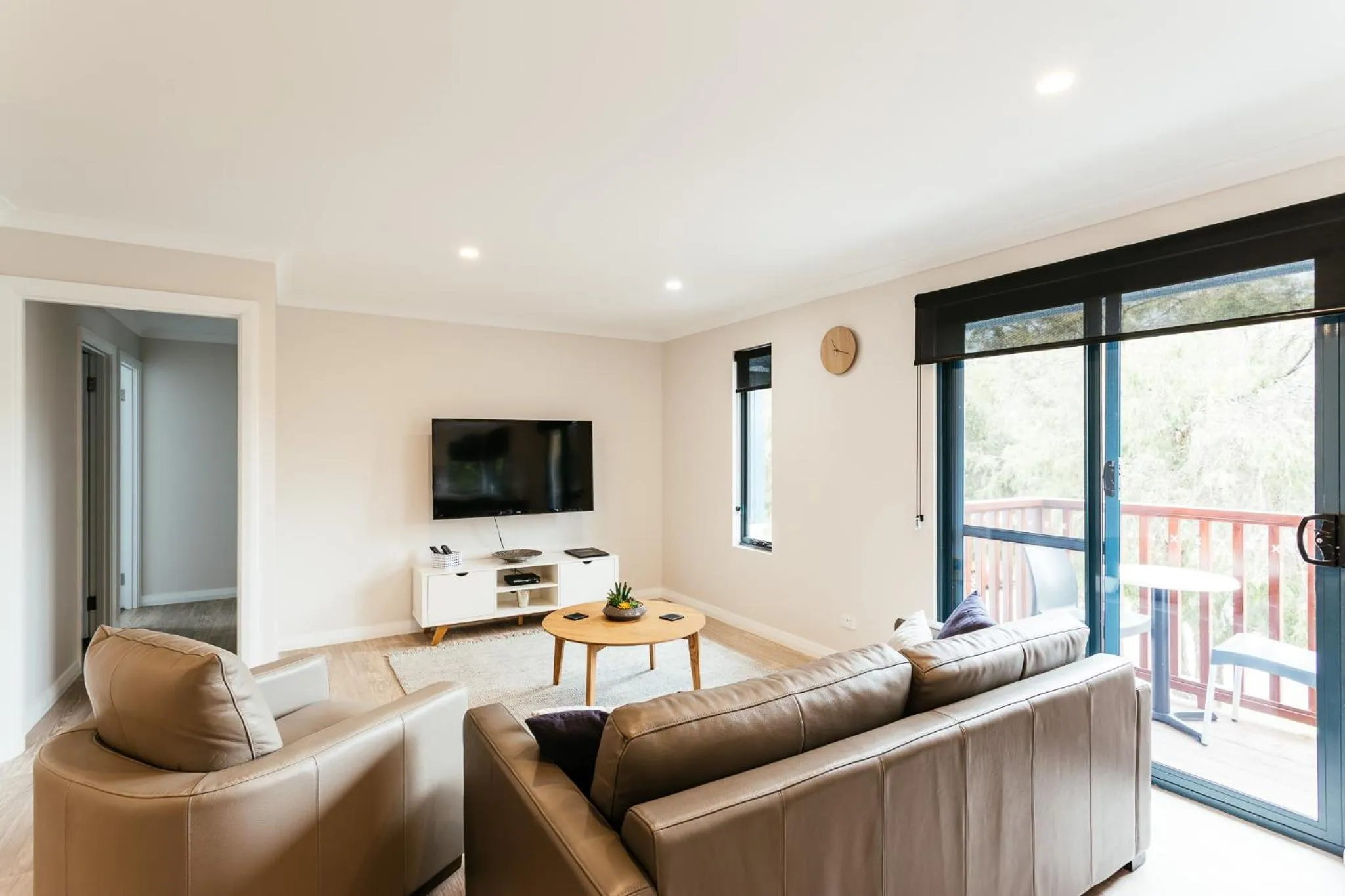 TV and multimedia in Dolphin Lodge Albany - Self Contained Apartments at Middleton Beach