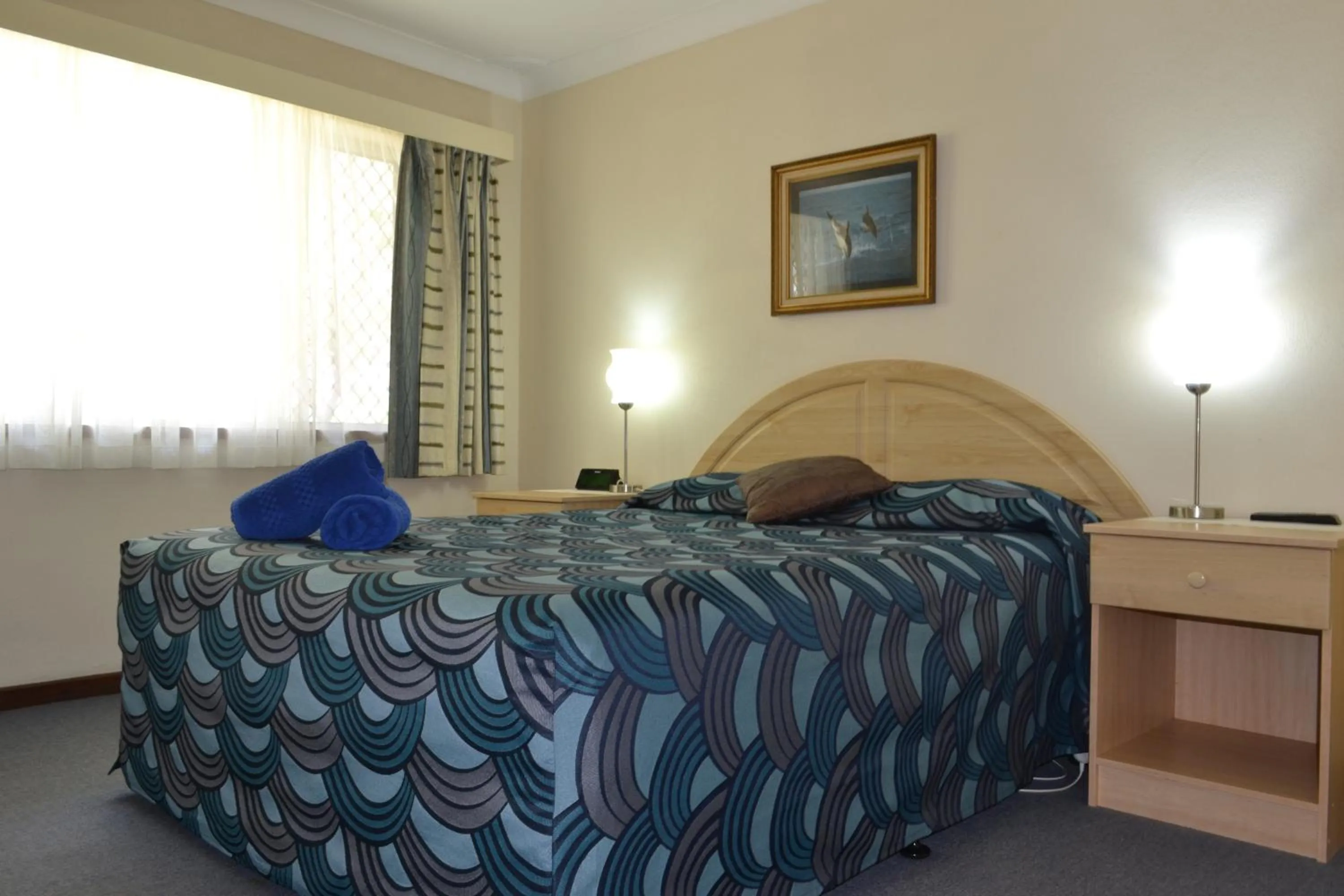 People, Bed in Dolphin Lodge Albany - Self Contained Apartments at Middleton Beach