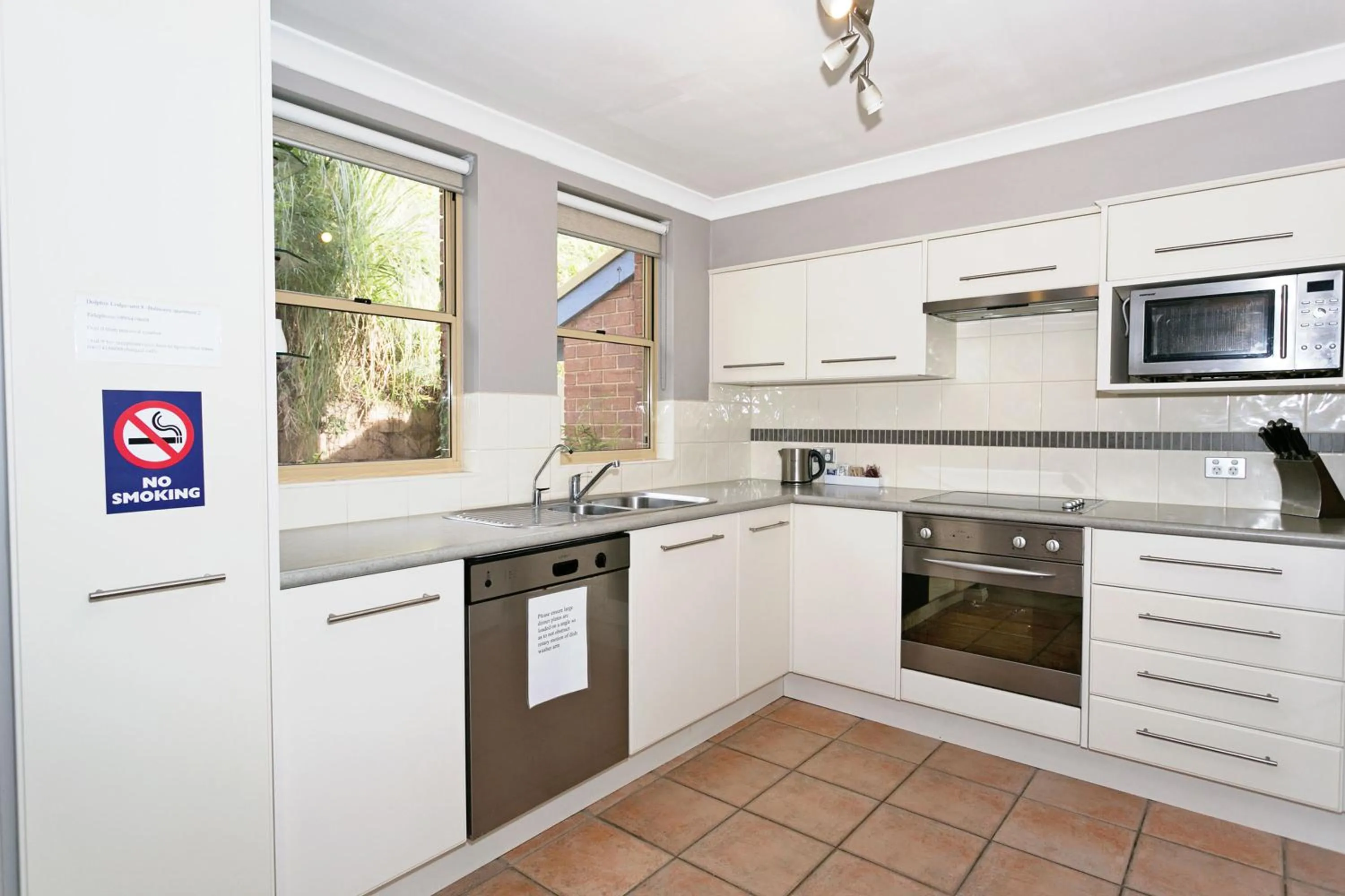 Kitchen or kitchenette in Dolphin Lodge Albany - Self Contained Apartments at Middleton Beach