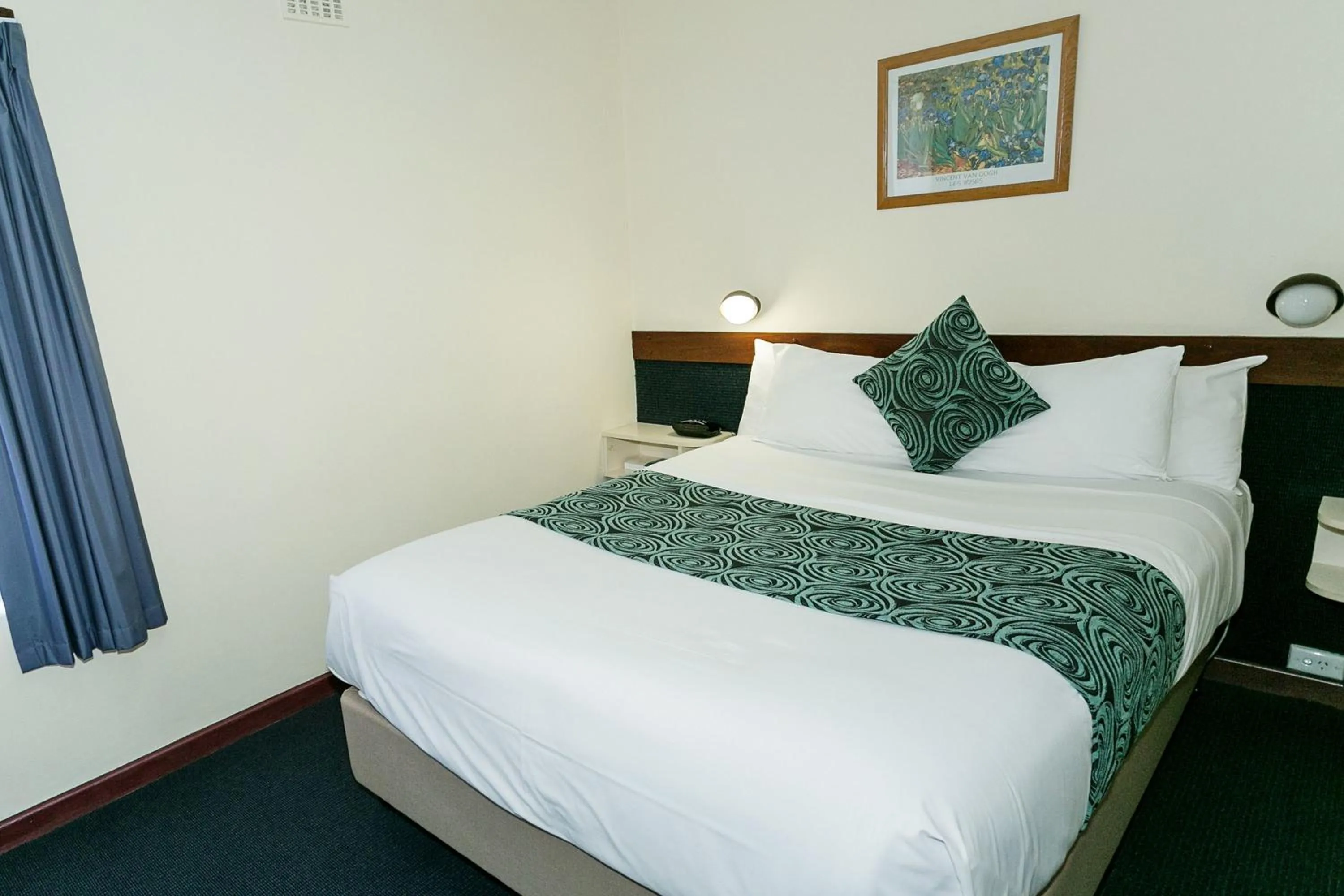 Bed in Dolphin Lodge Albany - Self Contained Apartments at Middleton Beach
