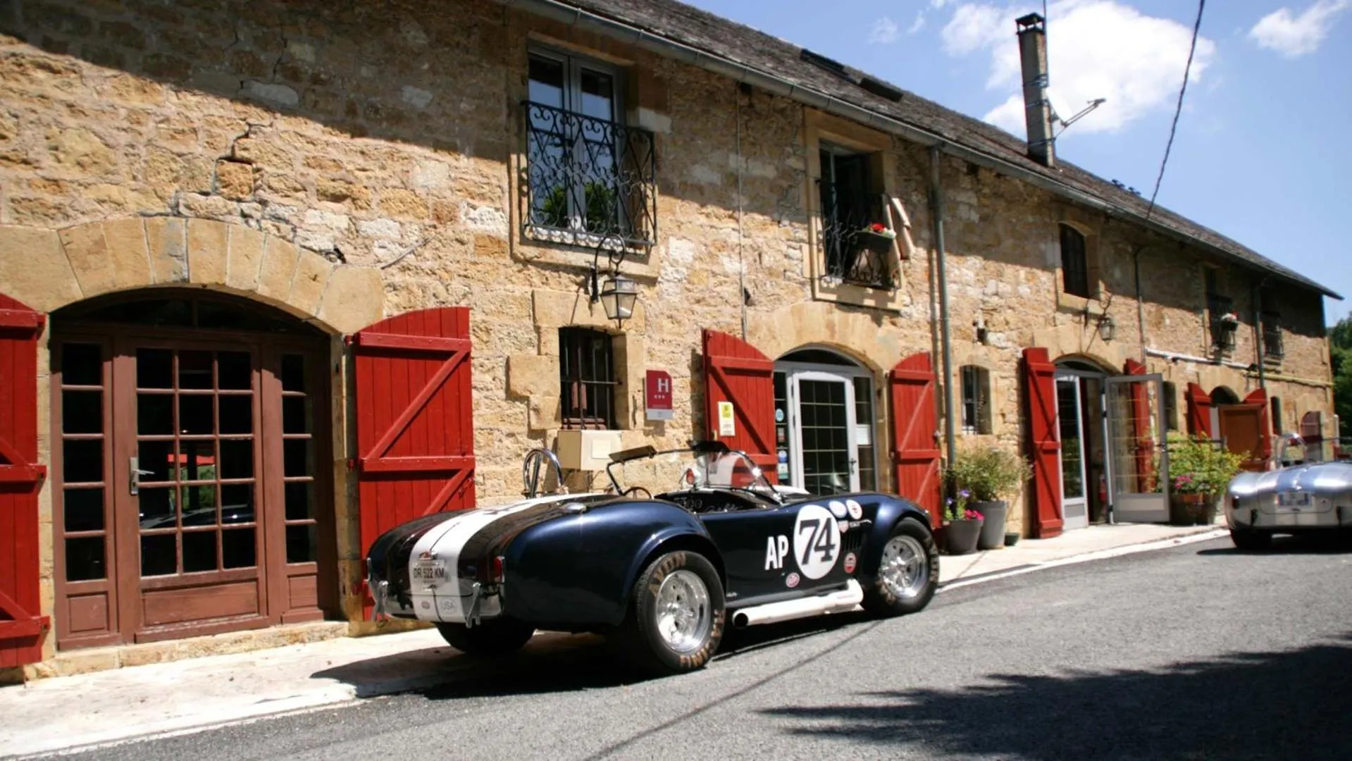 People in Logis Hôtel Auberge de Cartassac