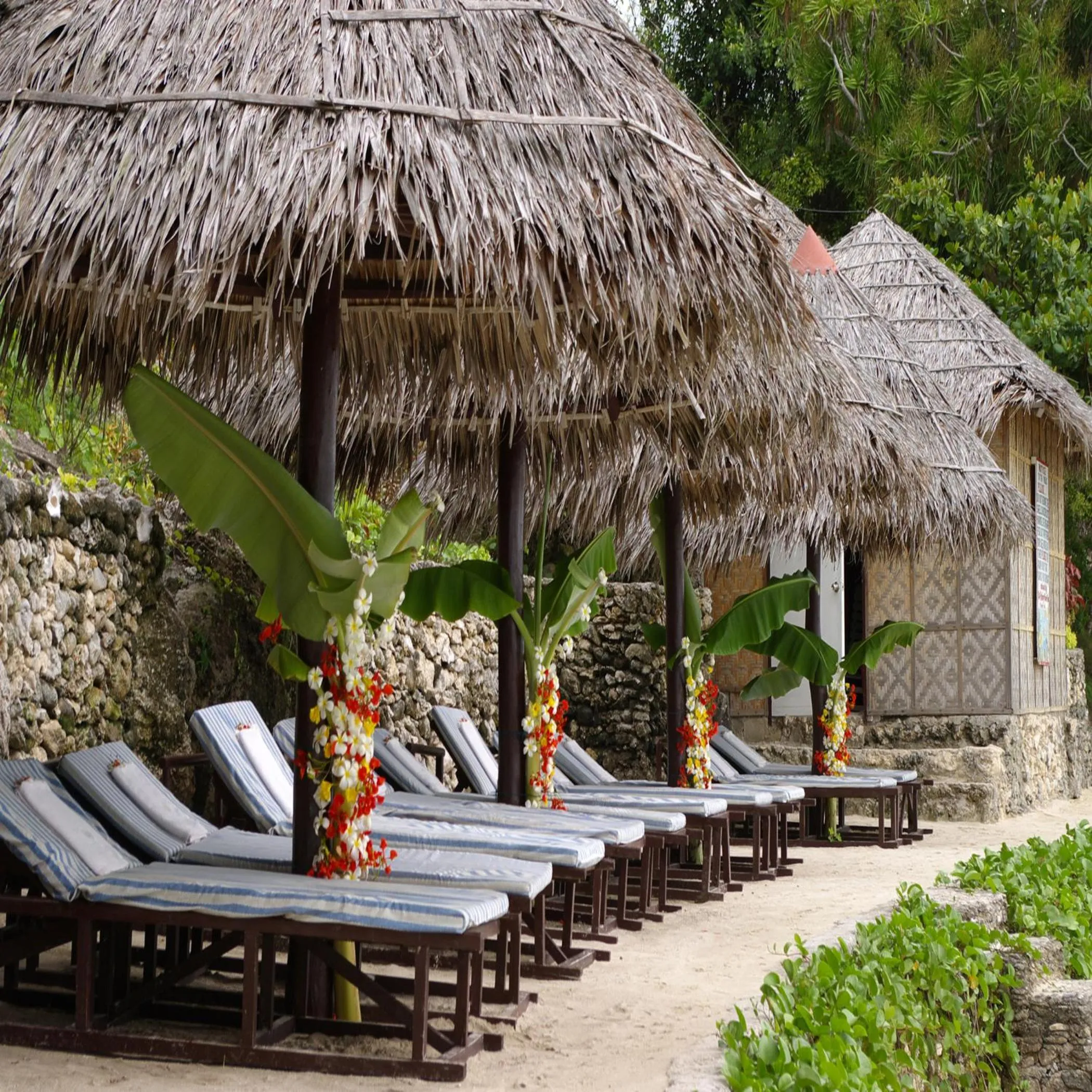Lounge or bar in Badian Island Wellness Resort