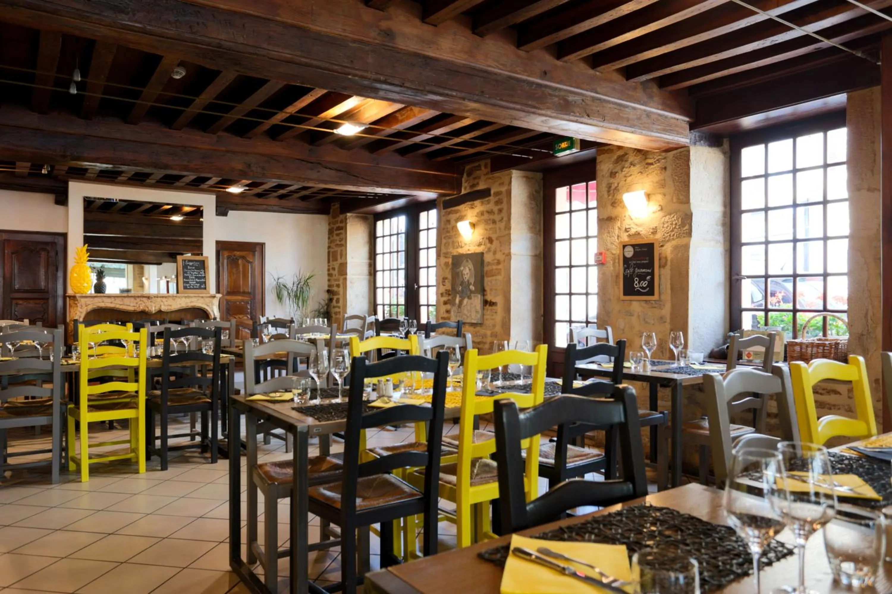 Restaurant/places to eat in Hotel du Commerce