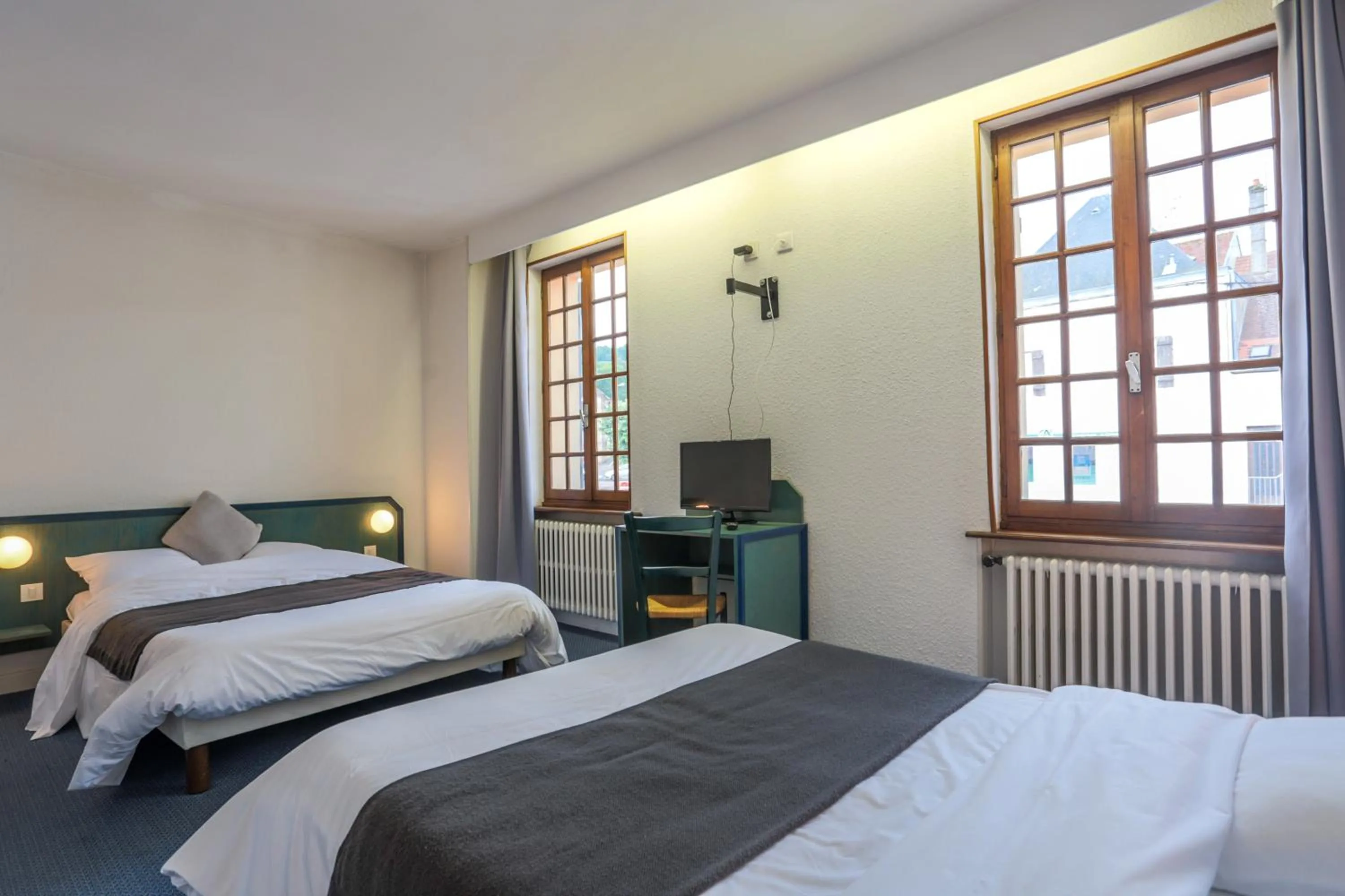 Bedroom, Bed in Hotel du Commerce