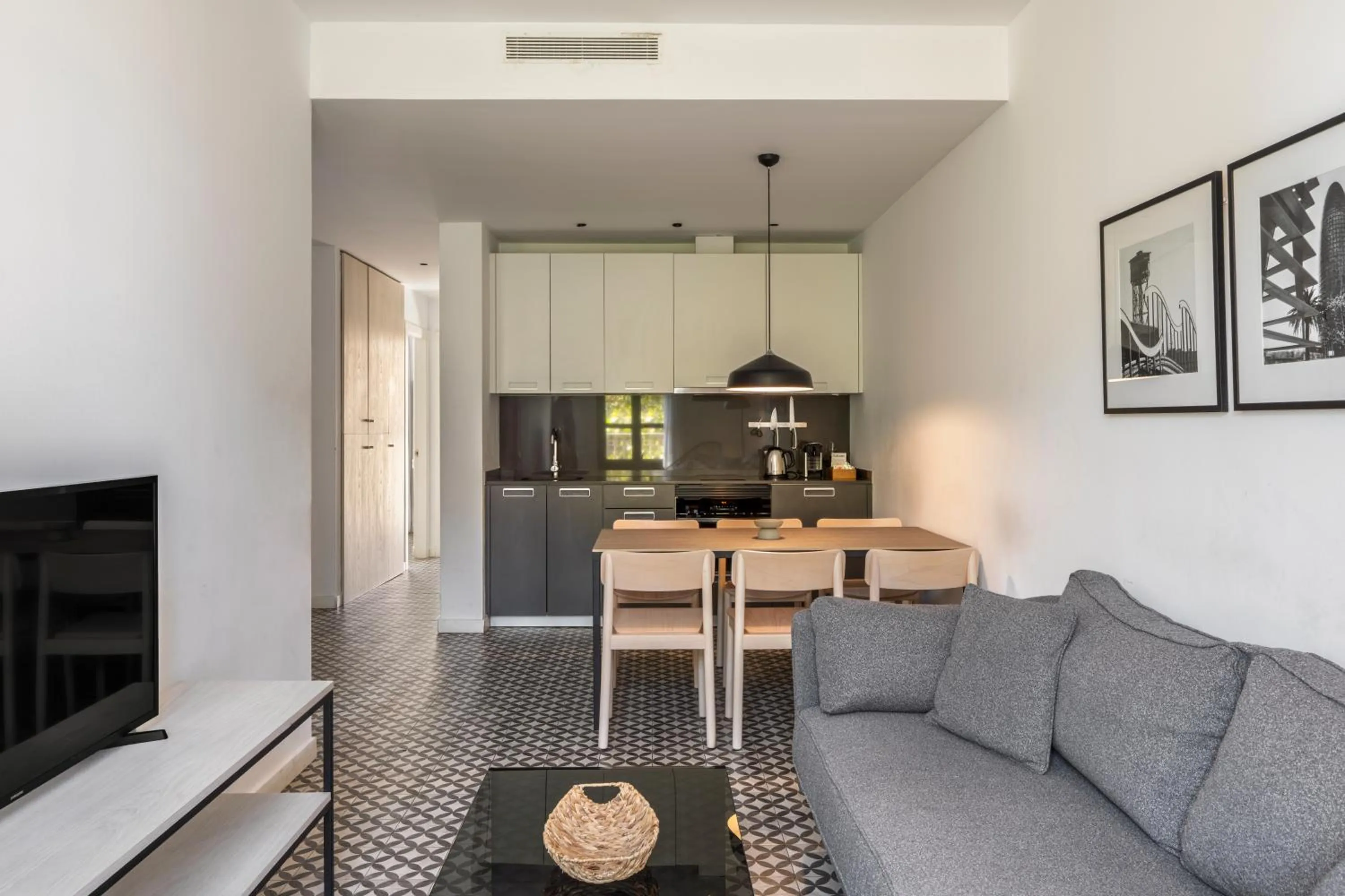 TV and multimedia in Aspasios Poble Nou Apartments