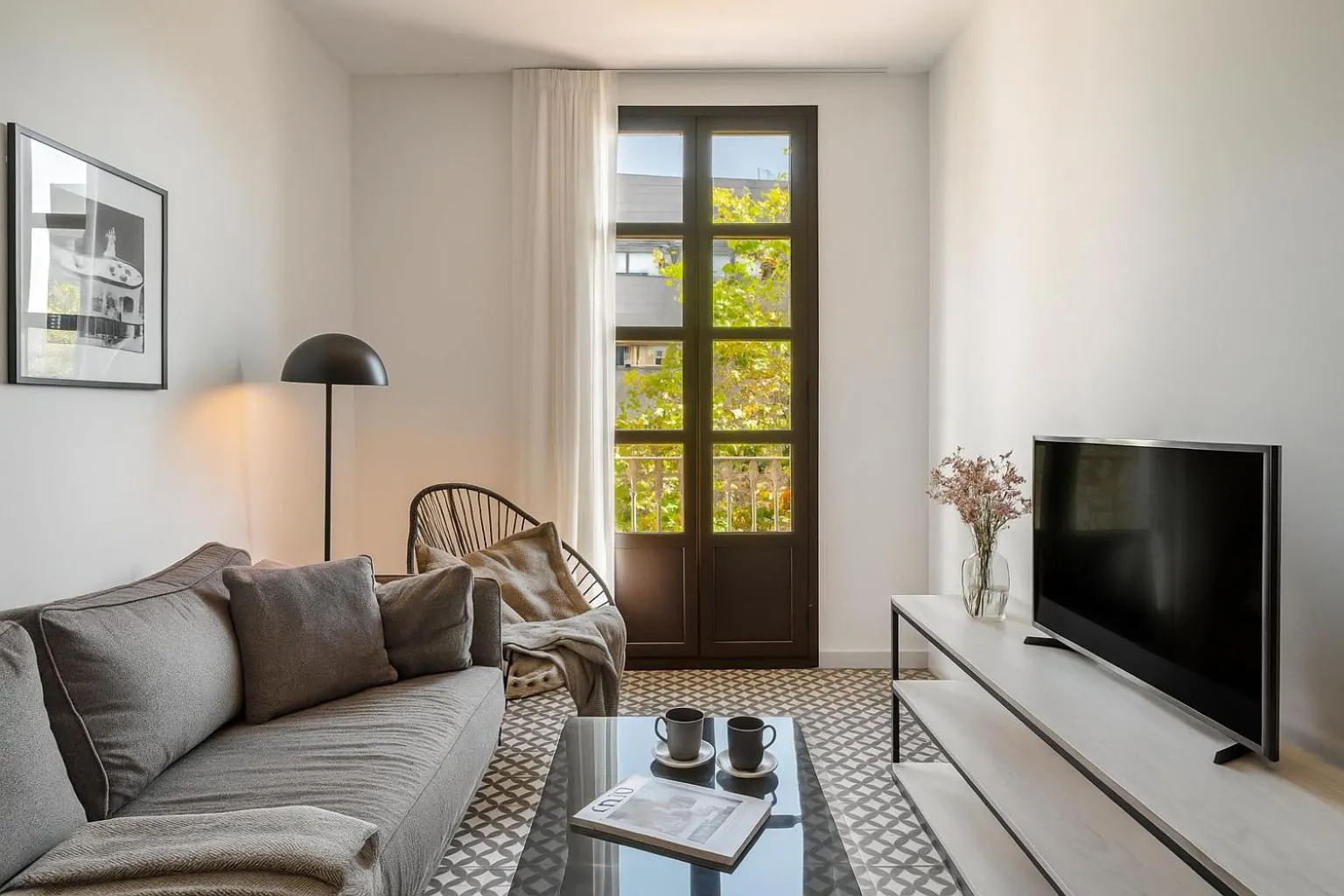 TV and multimedia in Aspasios Poble Nou Apartments