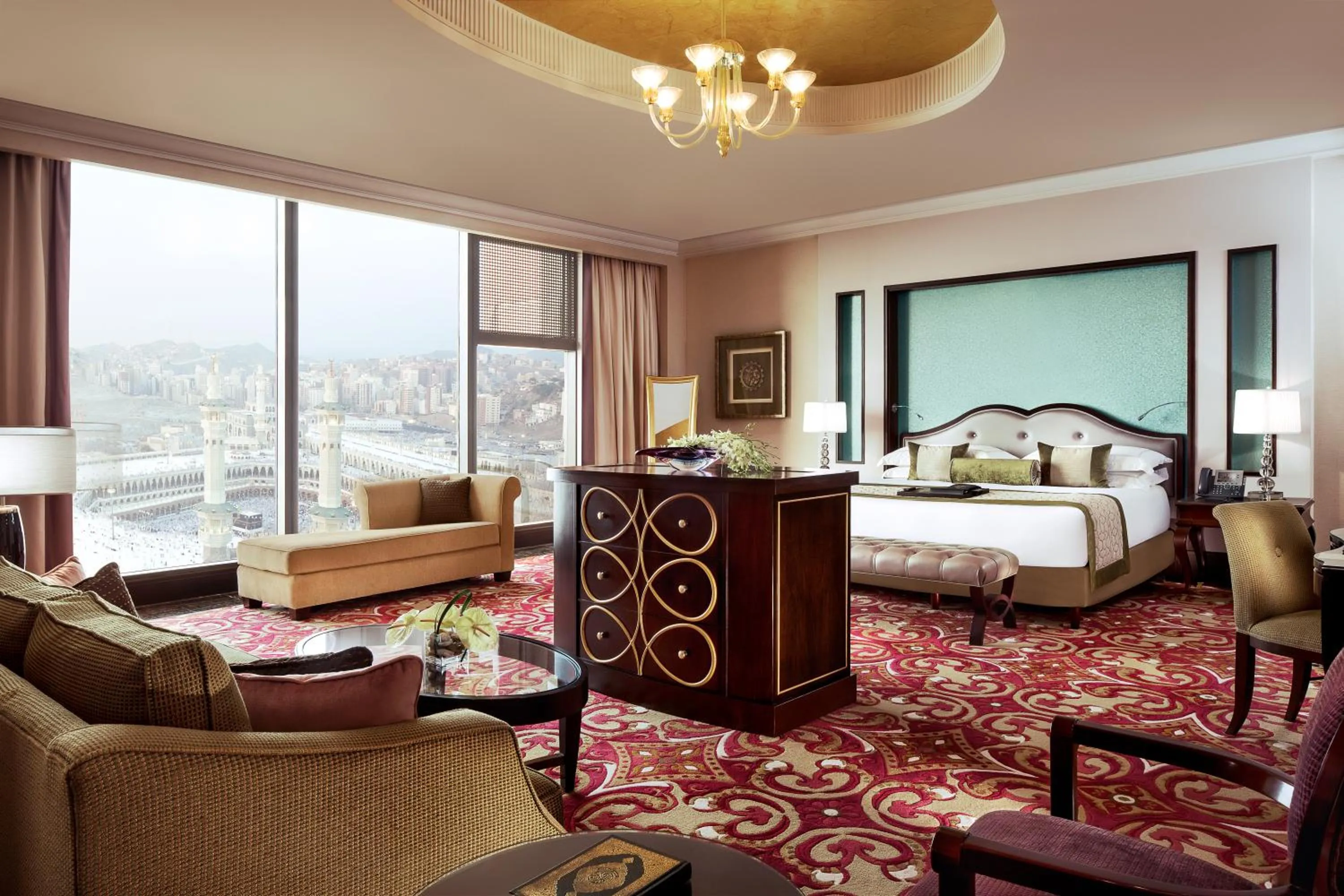 Bed in Makkah Clock Royal Tower, A Fairmont Hotel