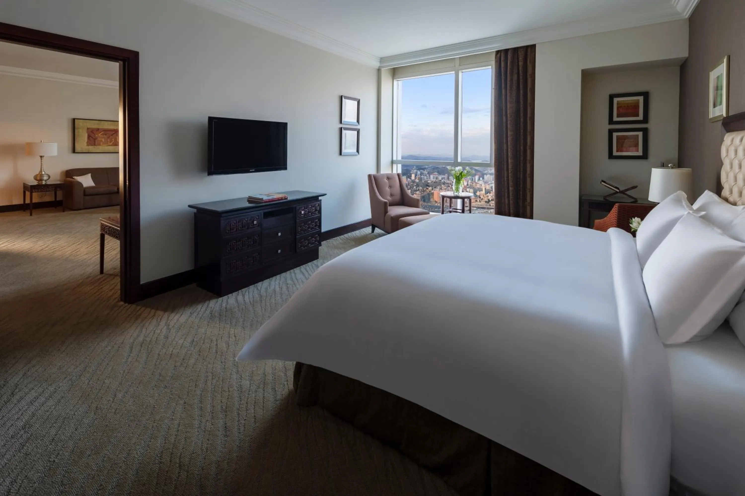 Bed in Makkah Clock Royal Tower, A Fairmont Hotel