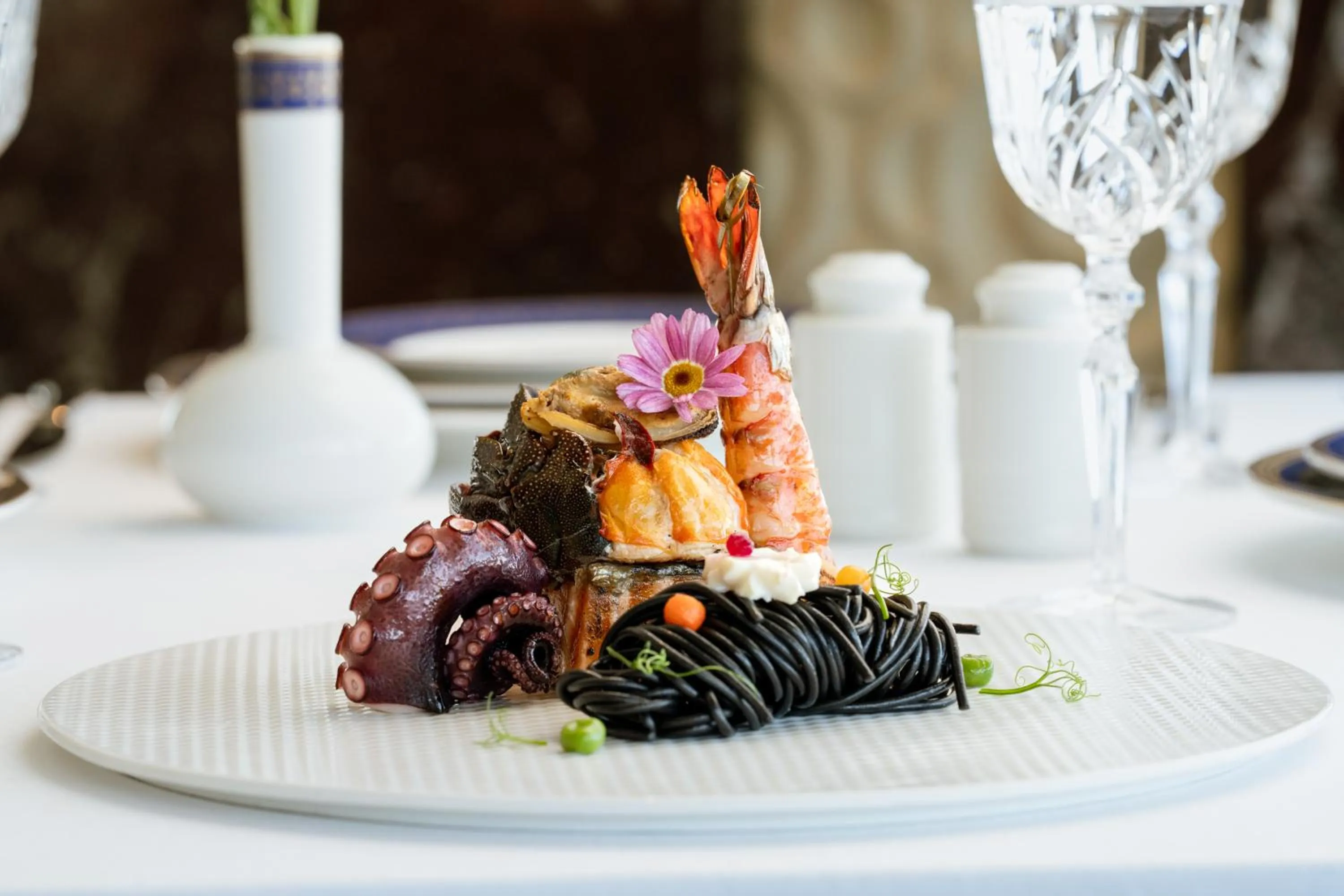 Restaurant/places to eat in Makkah Clock Royal Tower, A Fairmont Hotel