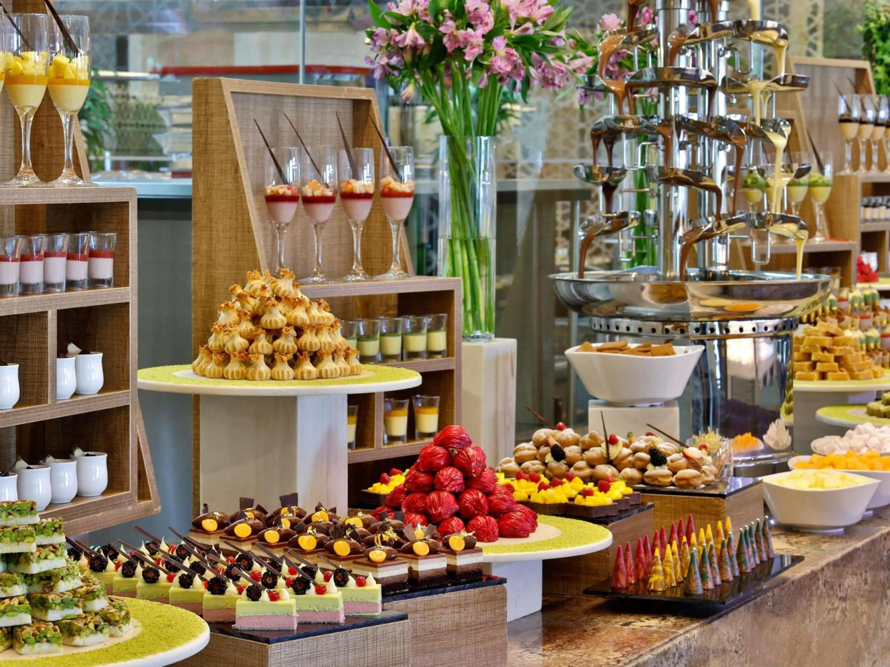 Restaurant/places to eat in Makkah Clock Royal Tower, A Fairmont Hotel