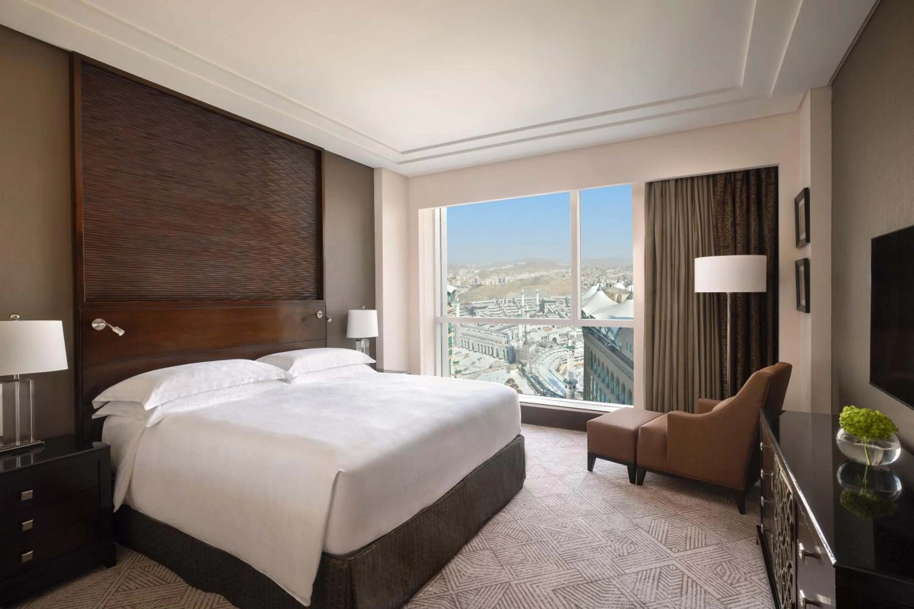 Bedroom, Bed in Makkah Clock Royal Tower, A Fairmont Hotel