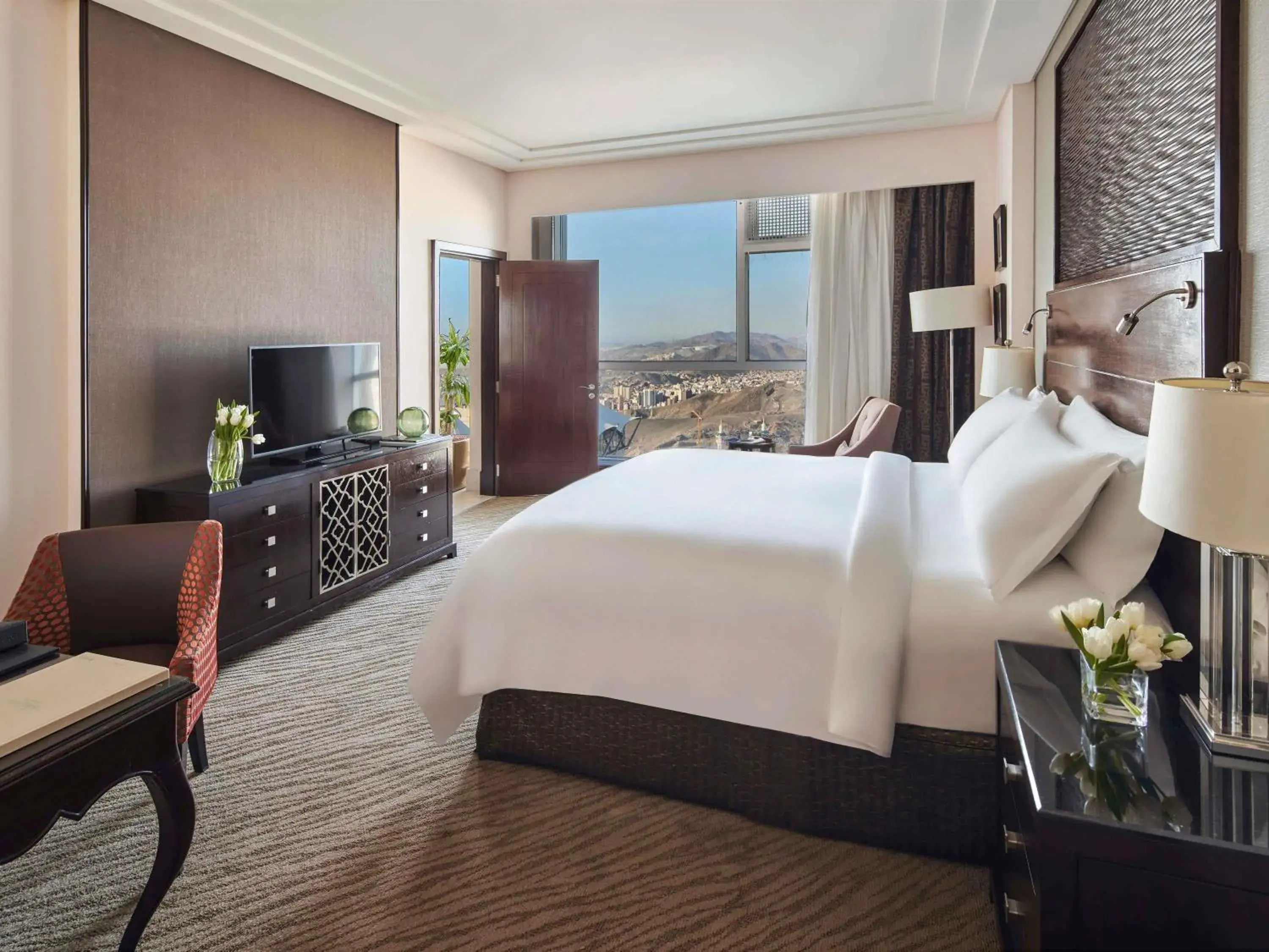 Fairmont Gold Junior King Suite with City View in Makkah Clock Royal Tower, A Fairmont Hotel Fairmont Gold Junior King Suite with City View in Makkah Clock Royal Tower, A Fairmont Hotel