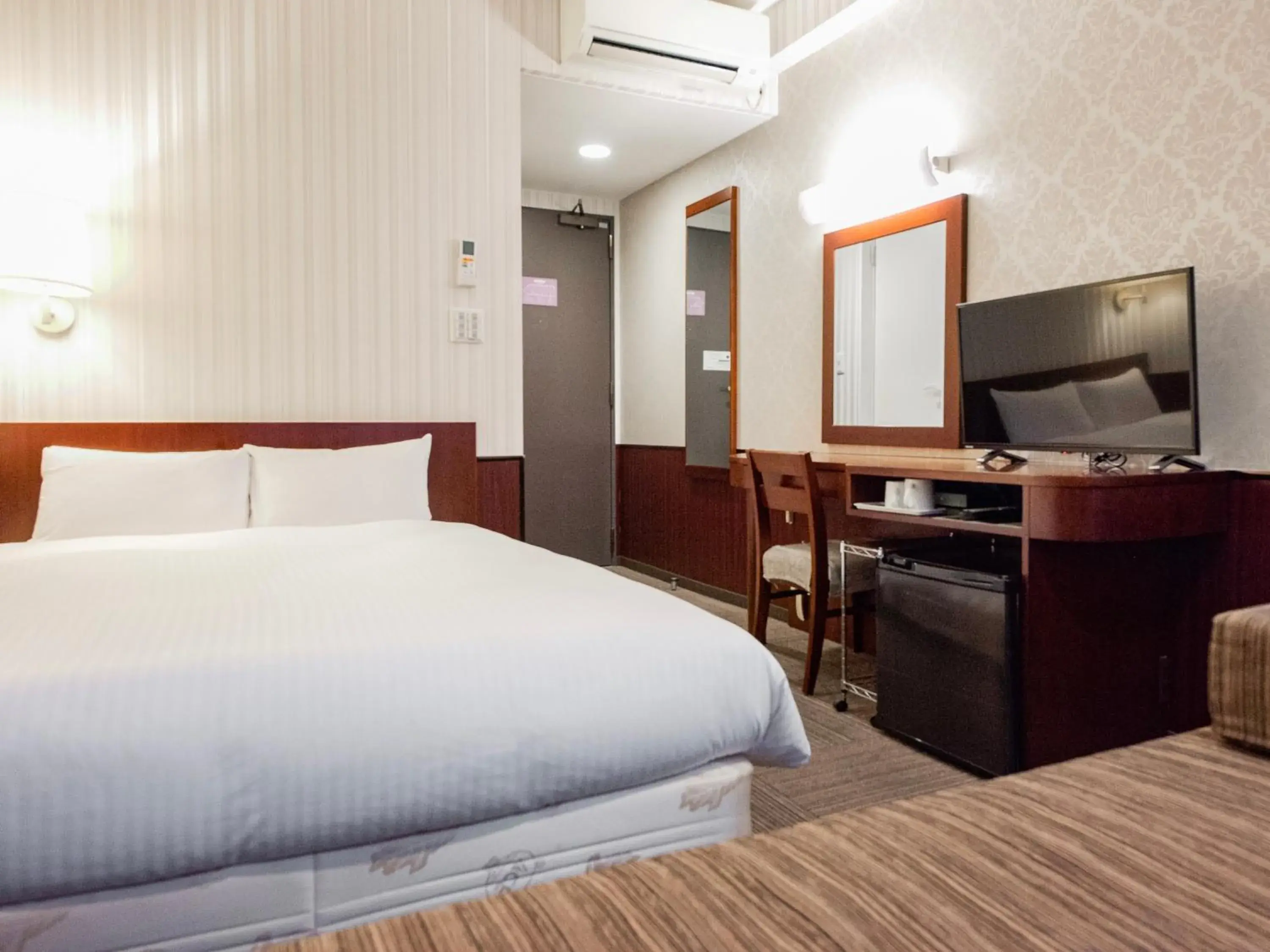 Double Room with Bath - Non-Smoking in Hotel Hillarys Double Room with Bath - Non-Smoking in Hotel Hillarys