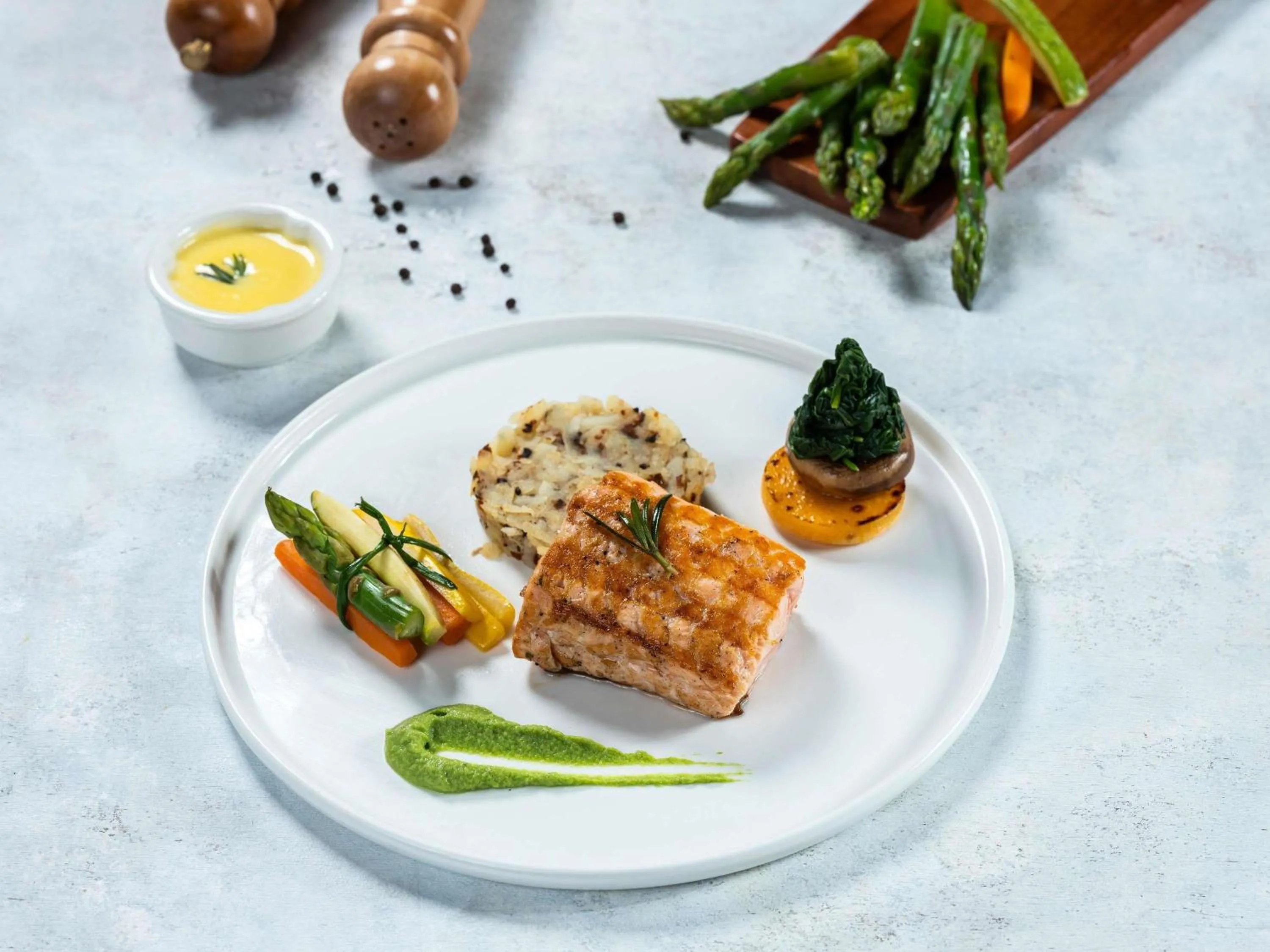 Restaurant/places to eat in Raffles Makkah Palace