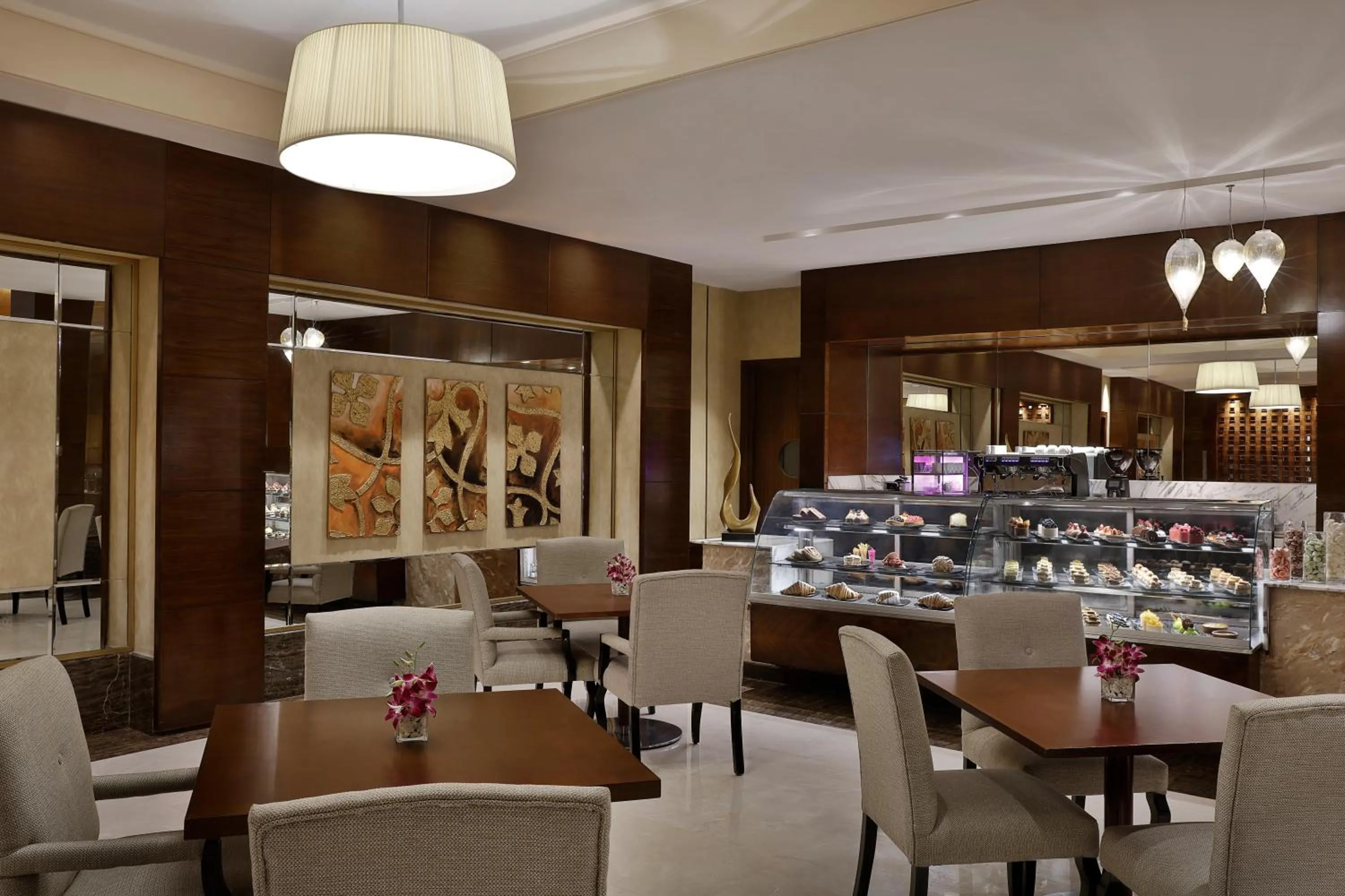 Restaurant/places to eat in Raffles Makkah Palace