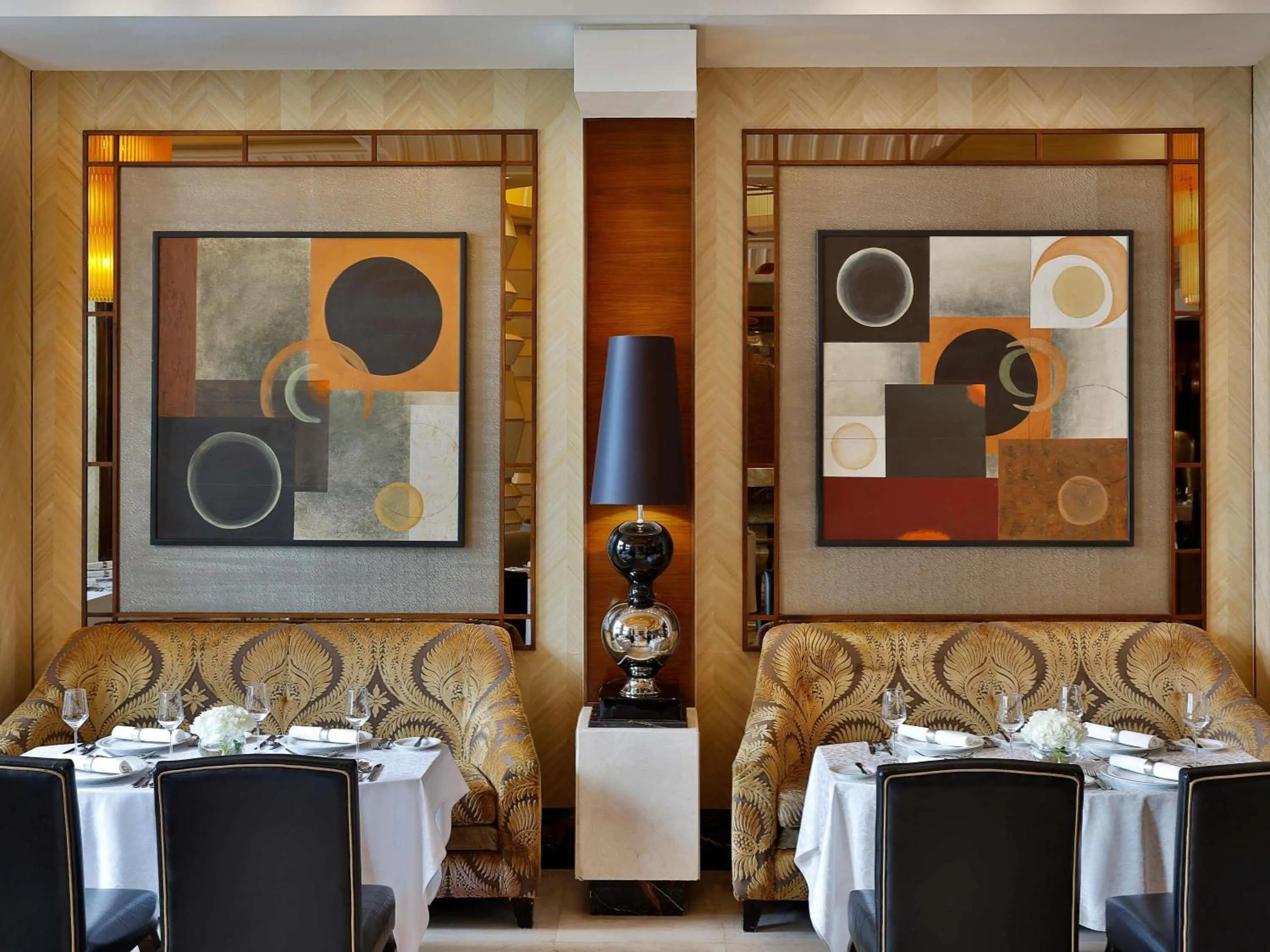 Lounge or bar in Raffles Makkah Palace