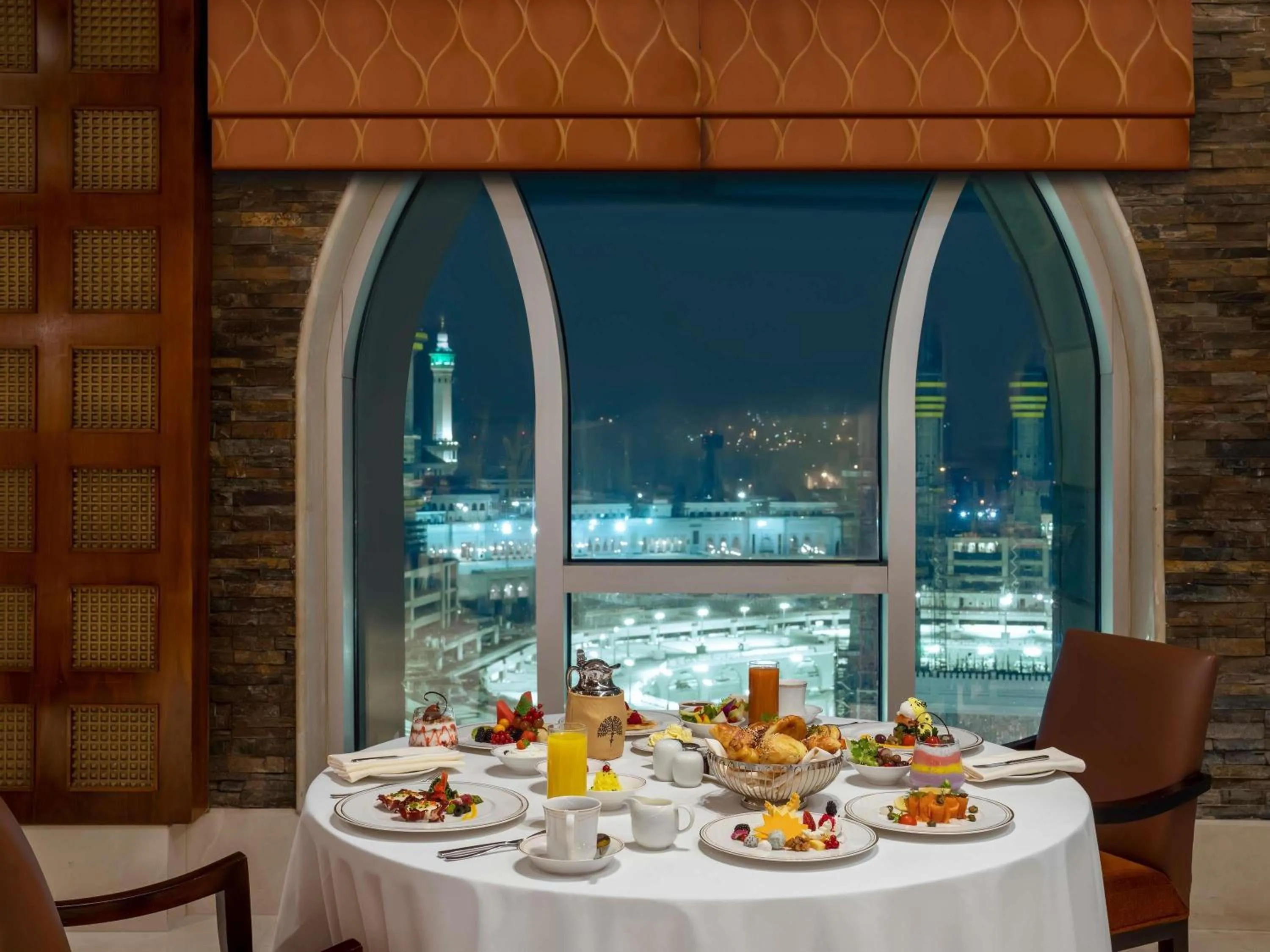 Restaurant/places to eat in Raffles Makkah Palace
