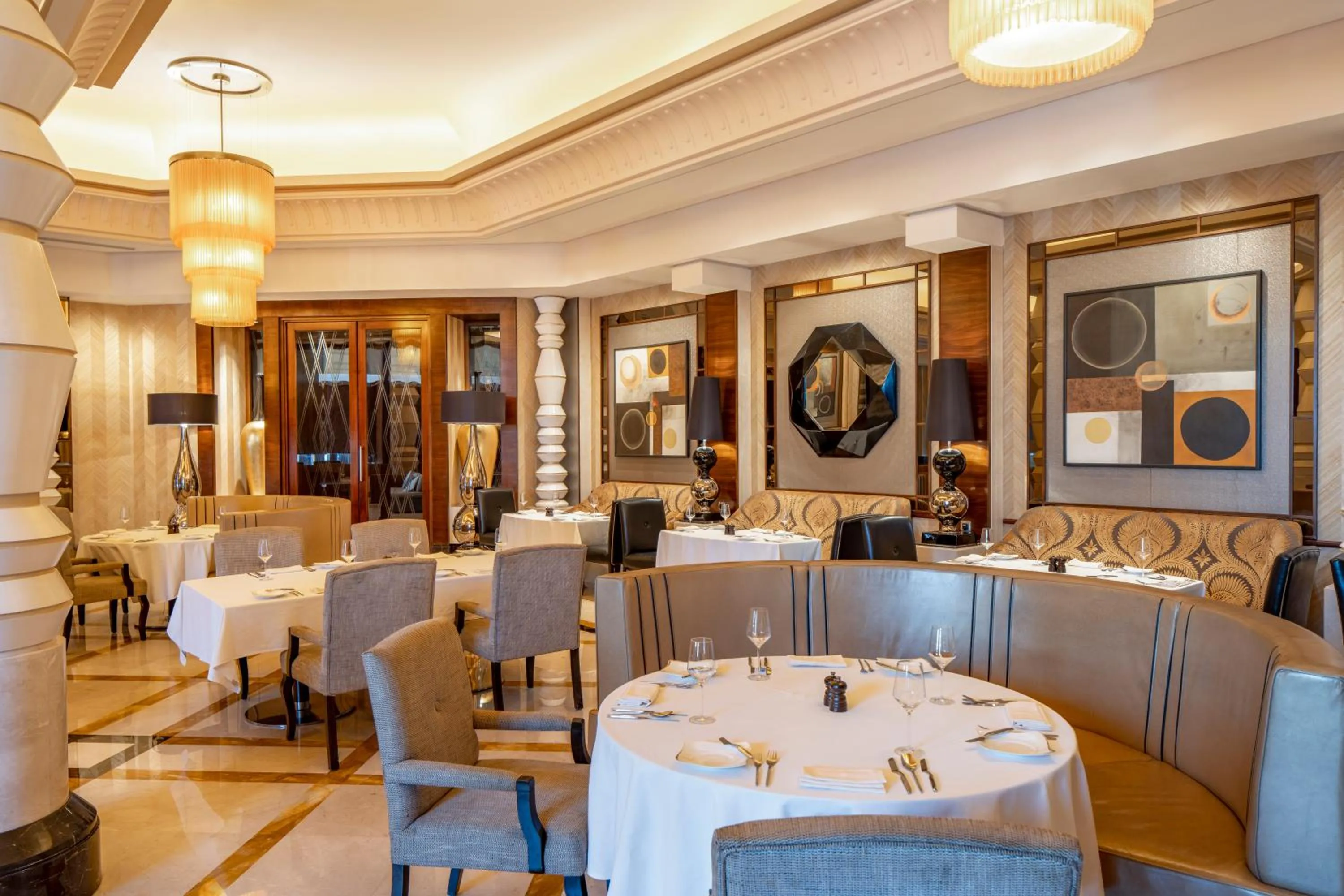 Restaurant/places to eat in Raffles Makkah Palace