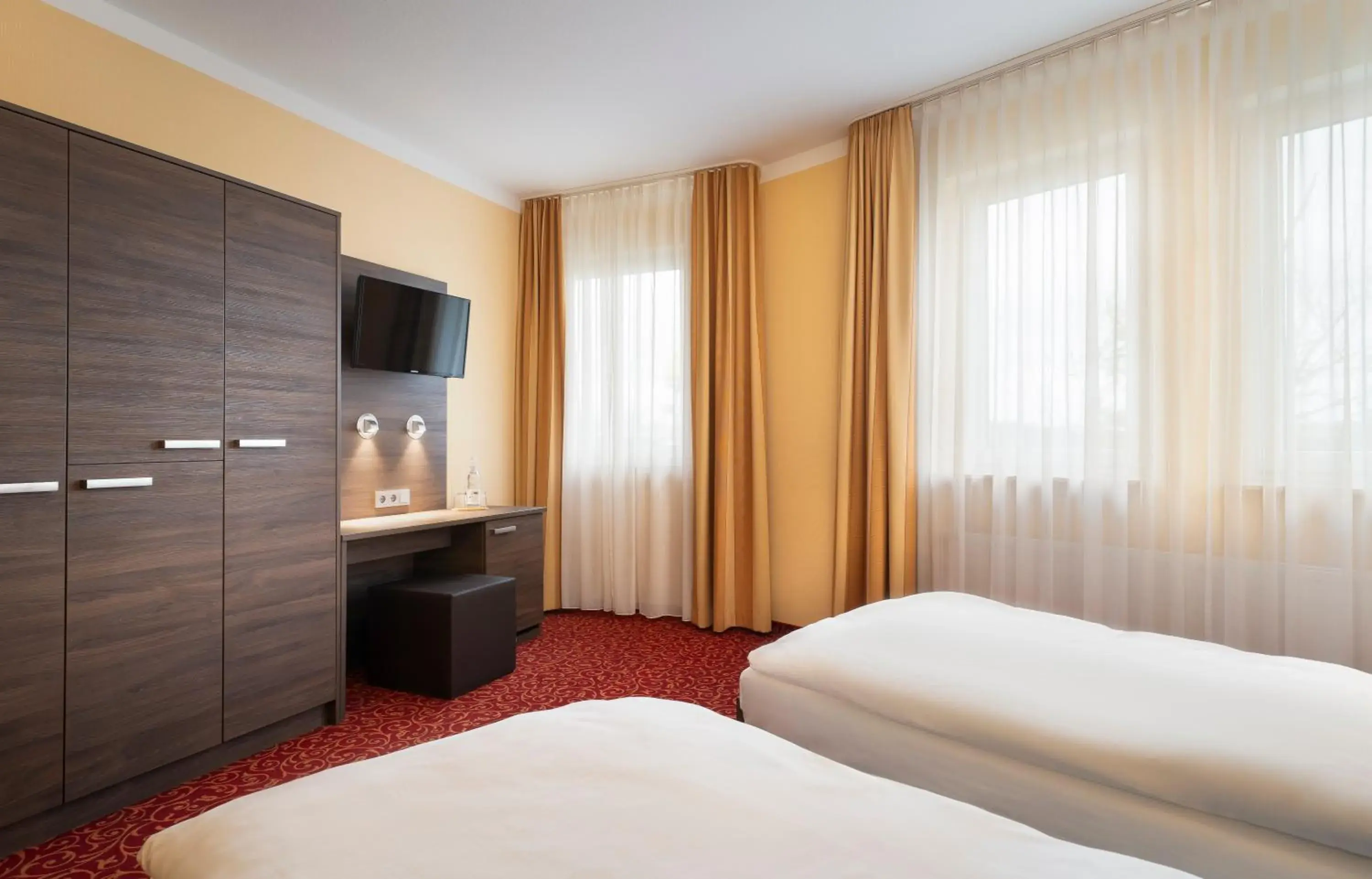 Twin Room in ates Hotel Lampertheim by AURUM Twin Room in ates Hotel Lampertheim by AURUM