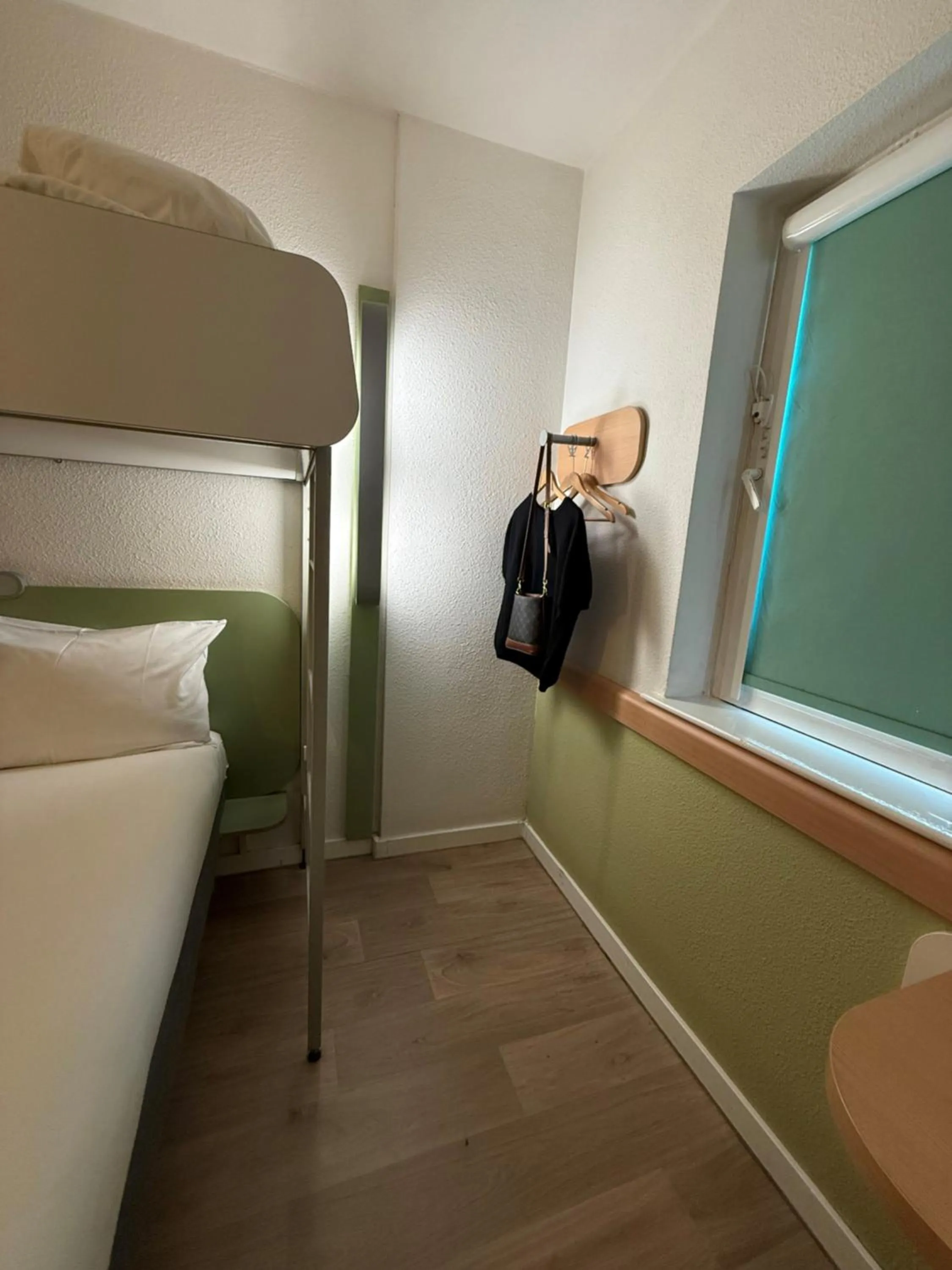 Property building, Bed in ibis budget Leeds Centre Crown Point Road