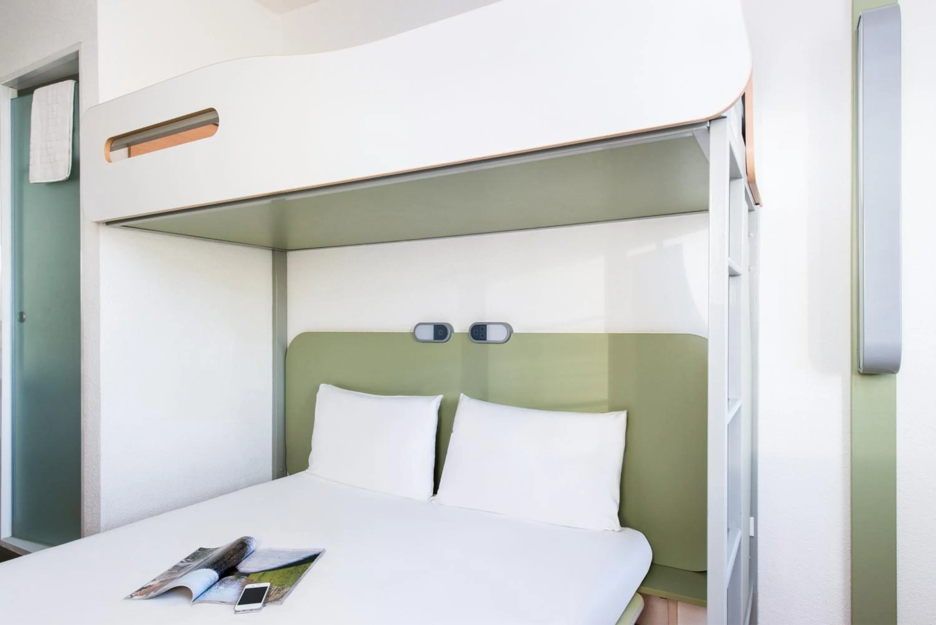 Bed in ibis budget Leeds Centre Crown Point Road