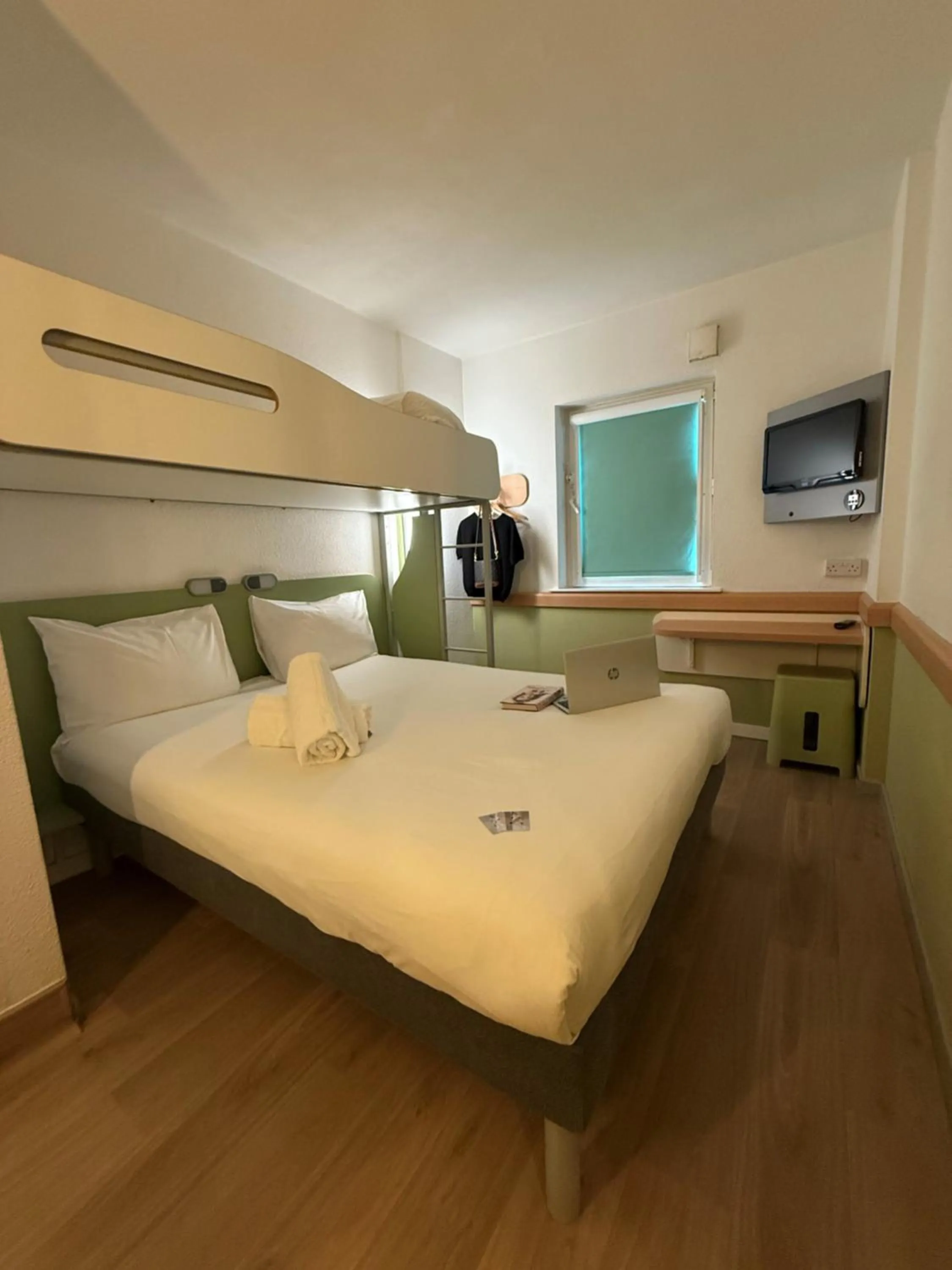 Property building, Bed in ibis budget Leeds Centre Crown Point Road