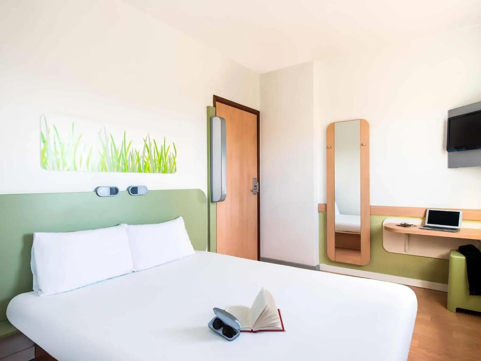 Double Room in ibis budget Leeds Centre Crown Point Road Double Room in ibis budget Leeds Centre Crown Point Road