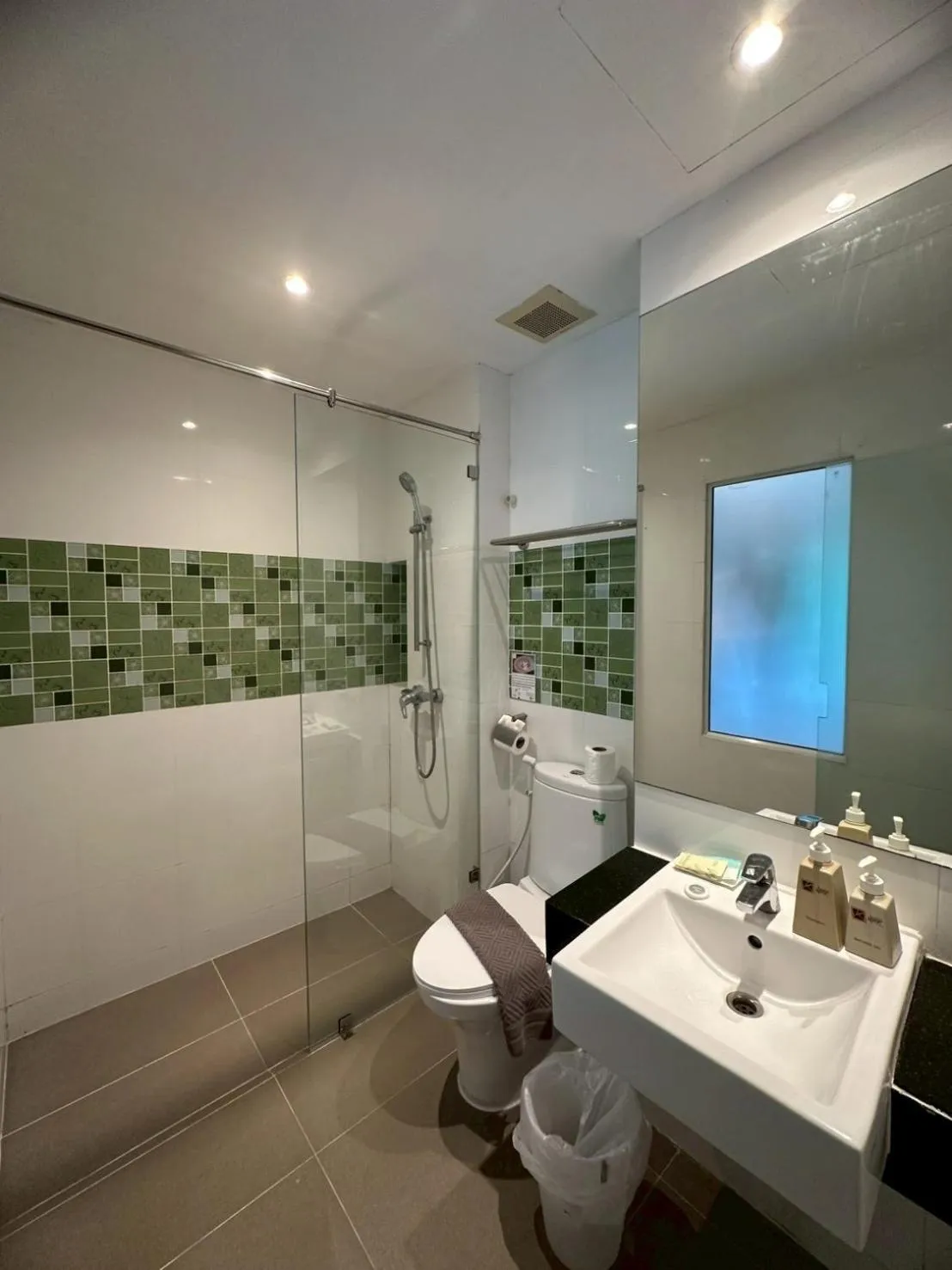 Bathroom in Baan Karon Resort