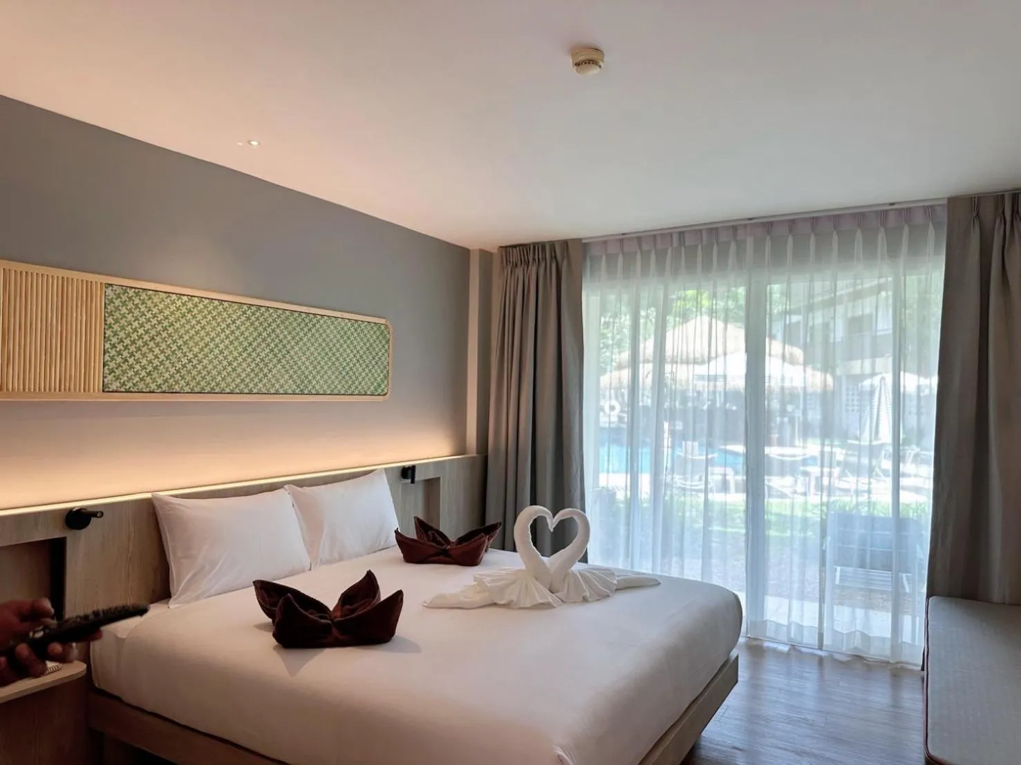 Bedroom, Bed in Baan Karon Resort