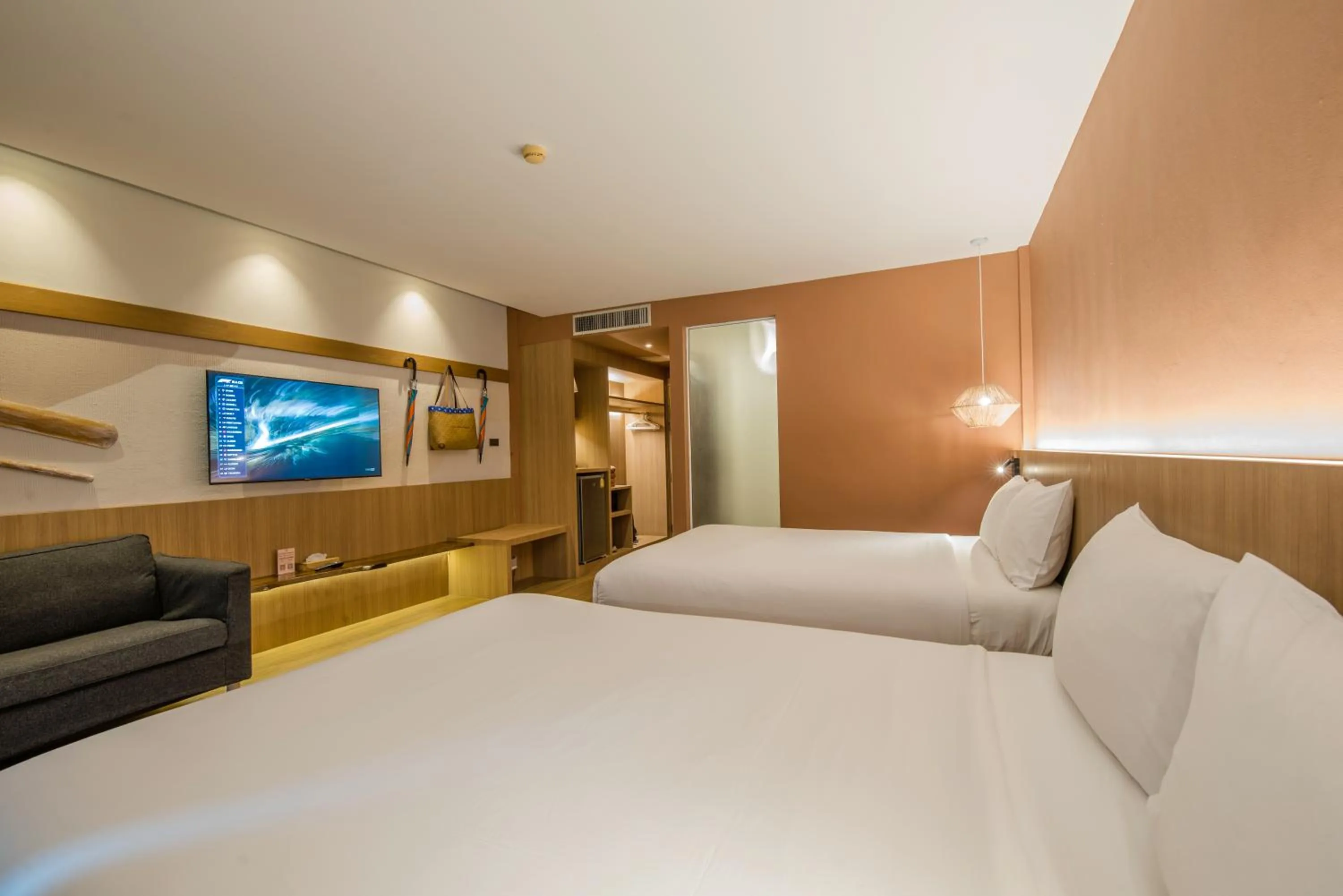 Bedroom, Bed in Baan Karon Resort