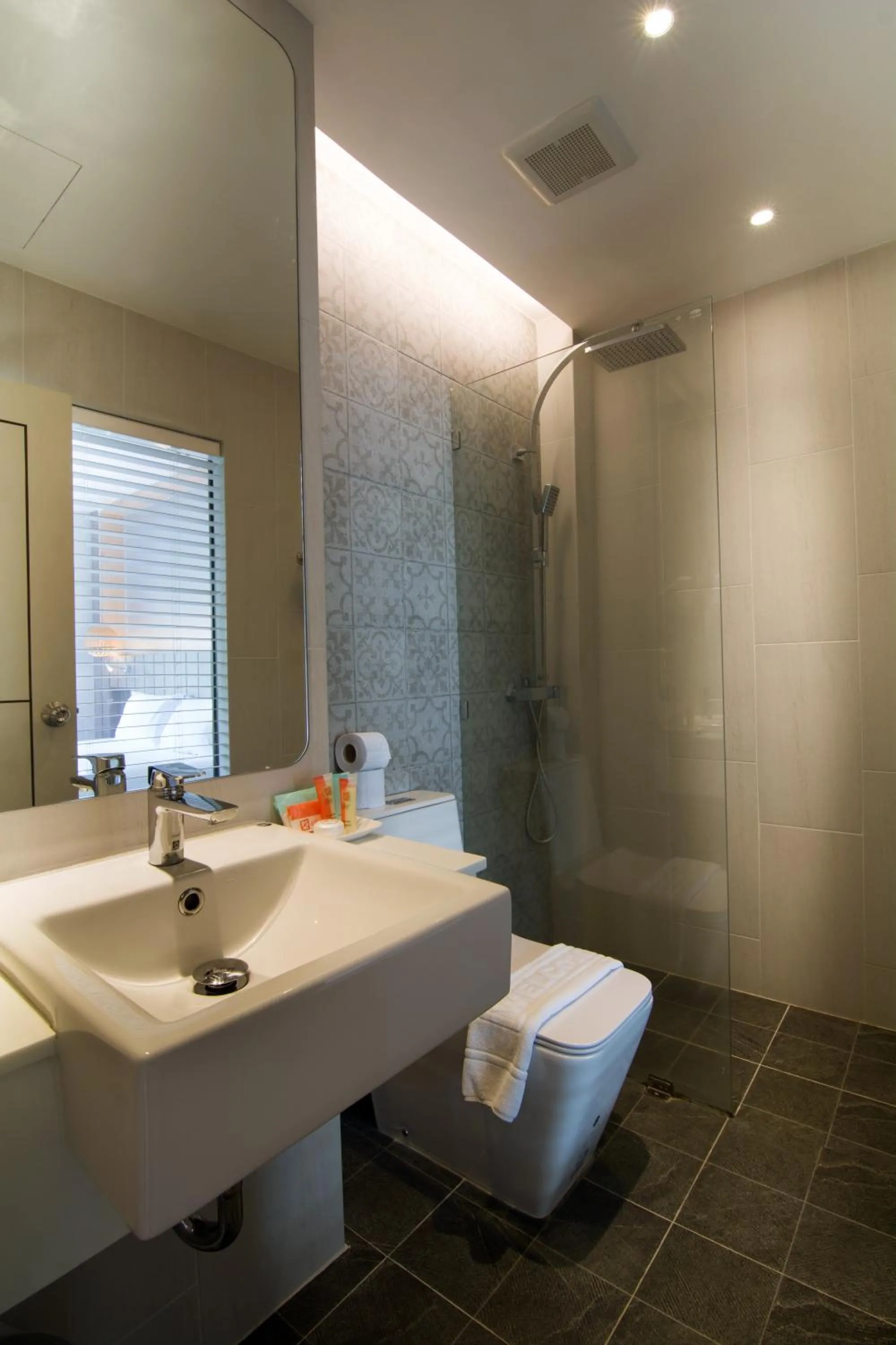 Shower in Baan Karon Resort