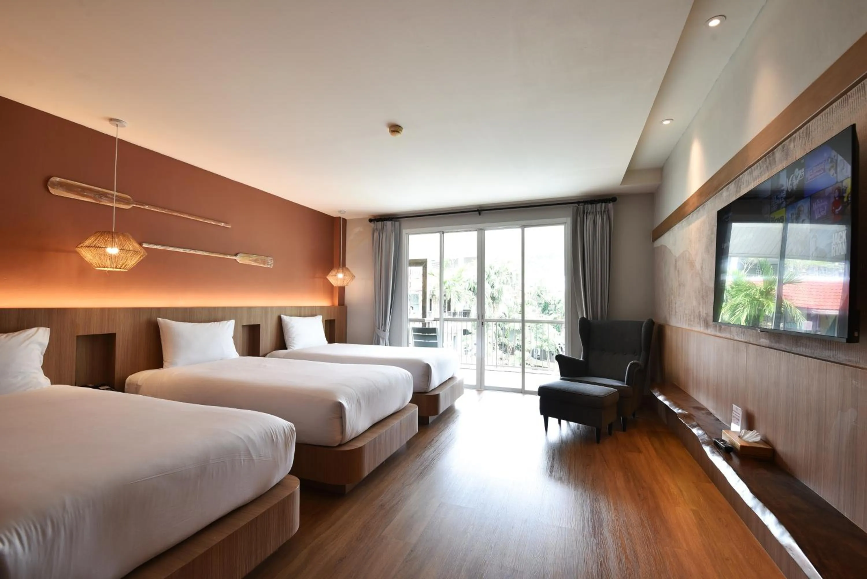 Bed in Baan Karon Resort
