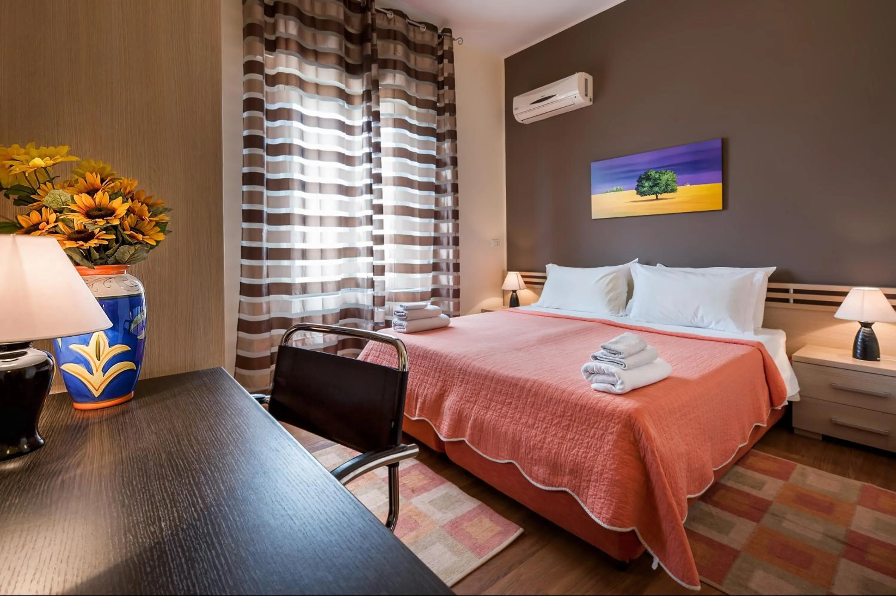 Shower, Bed in Sky Sleeping