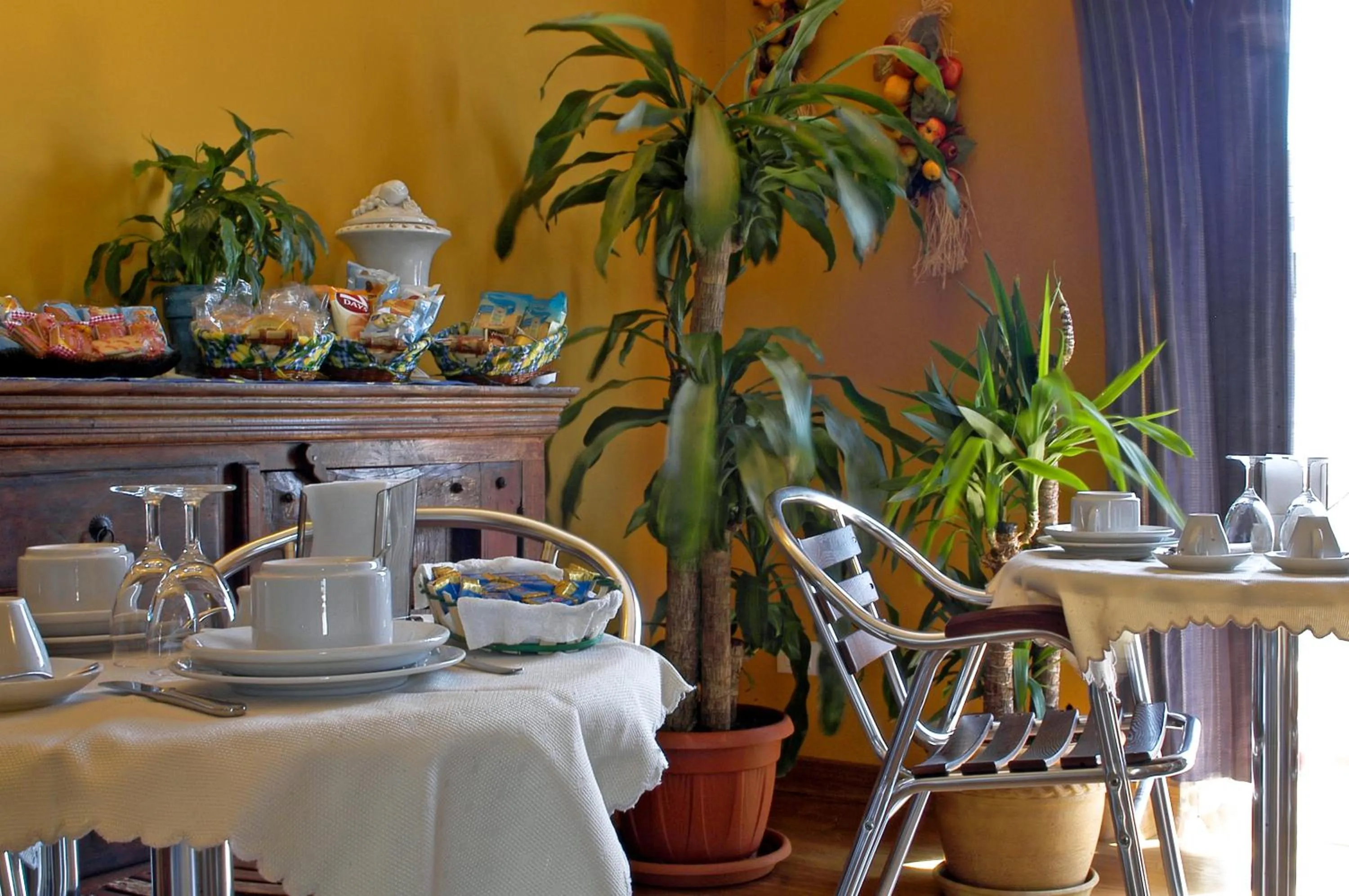 Restaurant/places to eat in Sky Sleeping