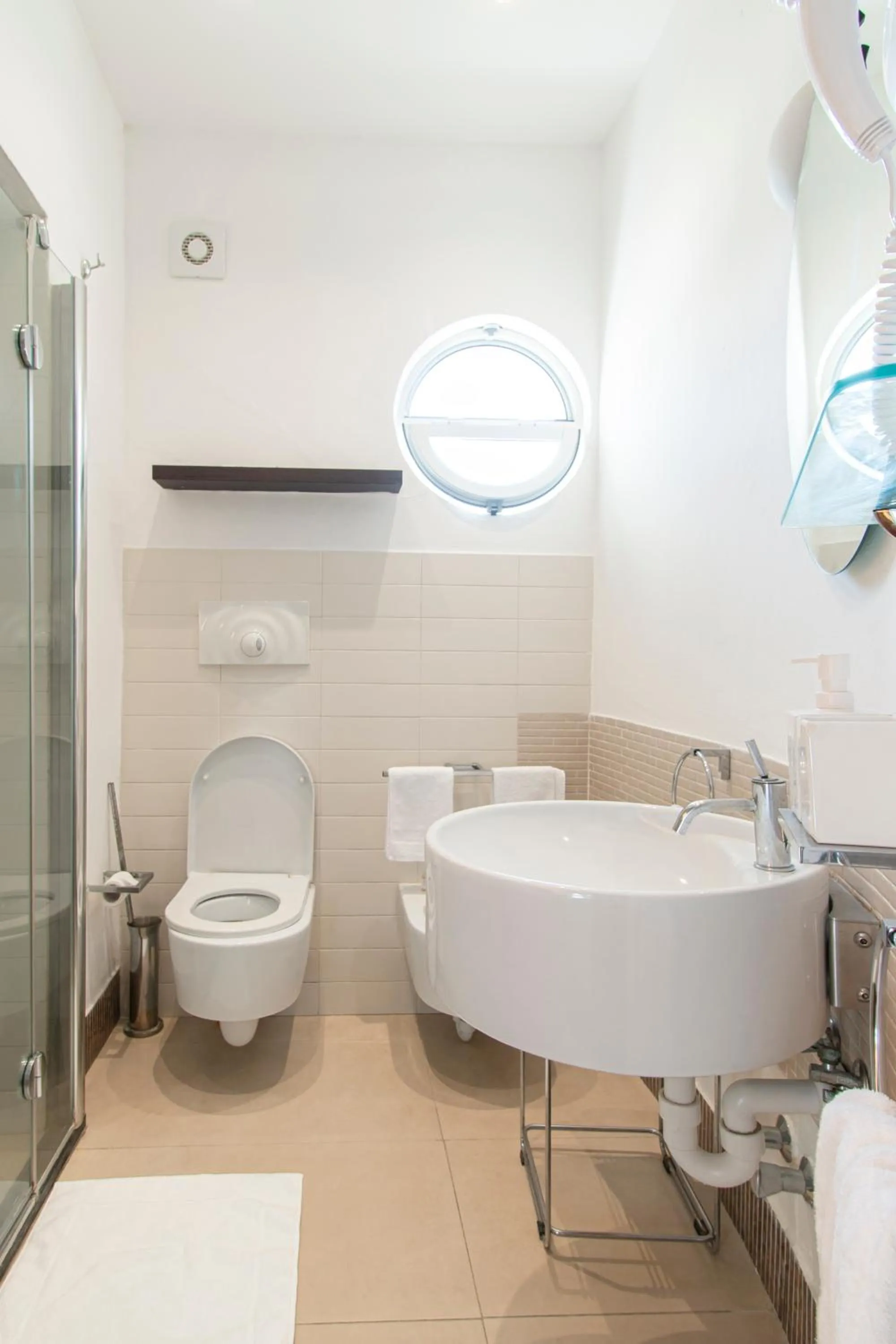 Shower in Marina 10 Design Hotel & SPA