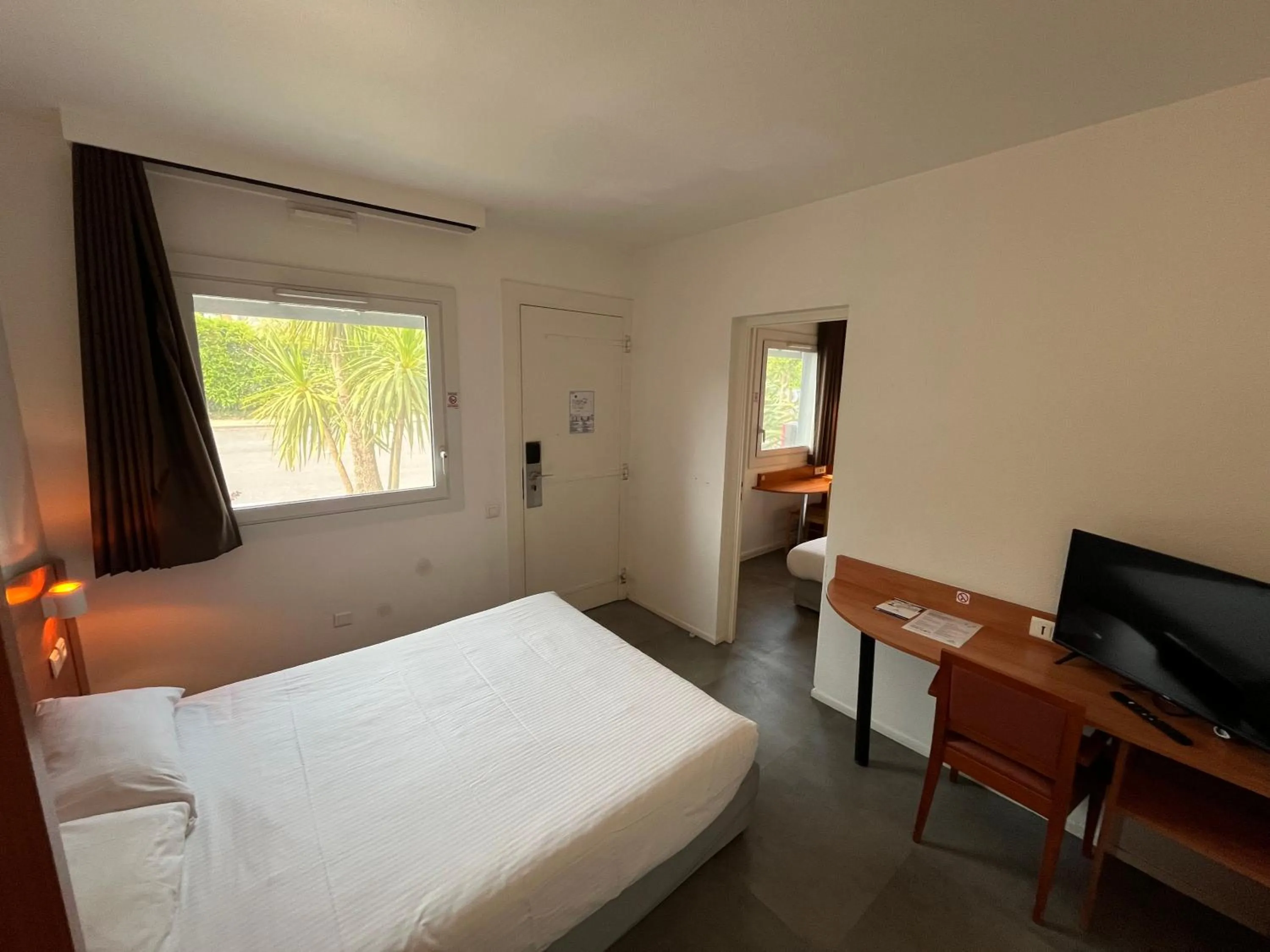 Bed in Hôtel AKENA Nantes Orvault - Ouest