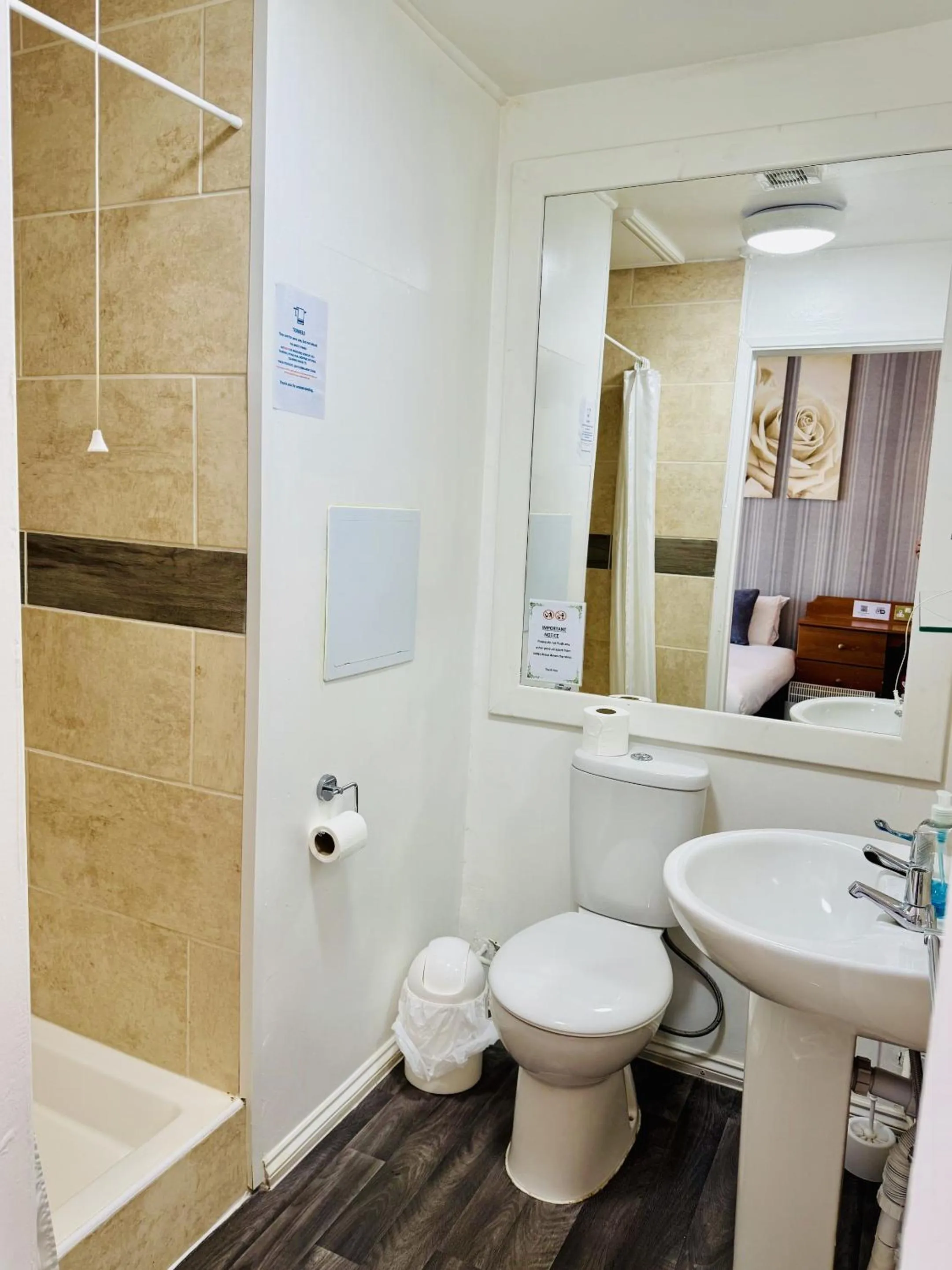 Bathroom in Carlton Court Hotel Eastbourne