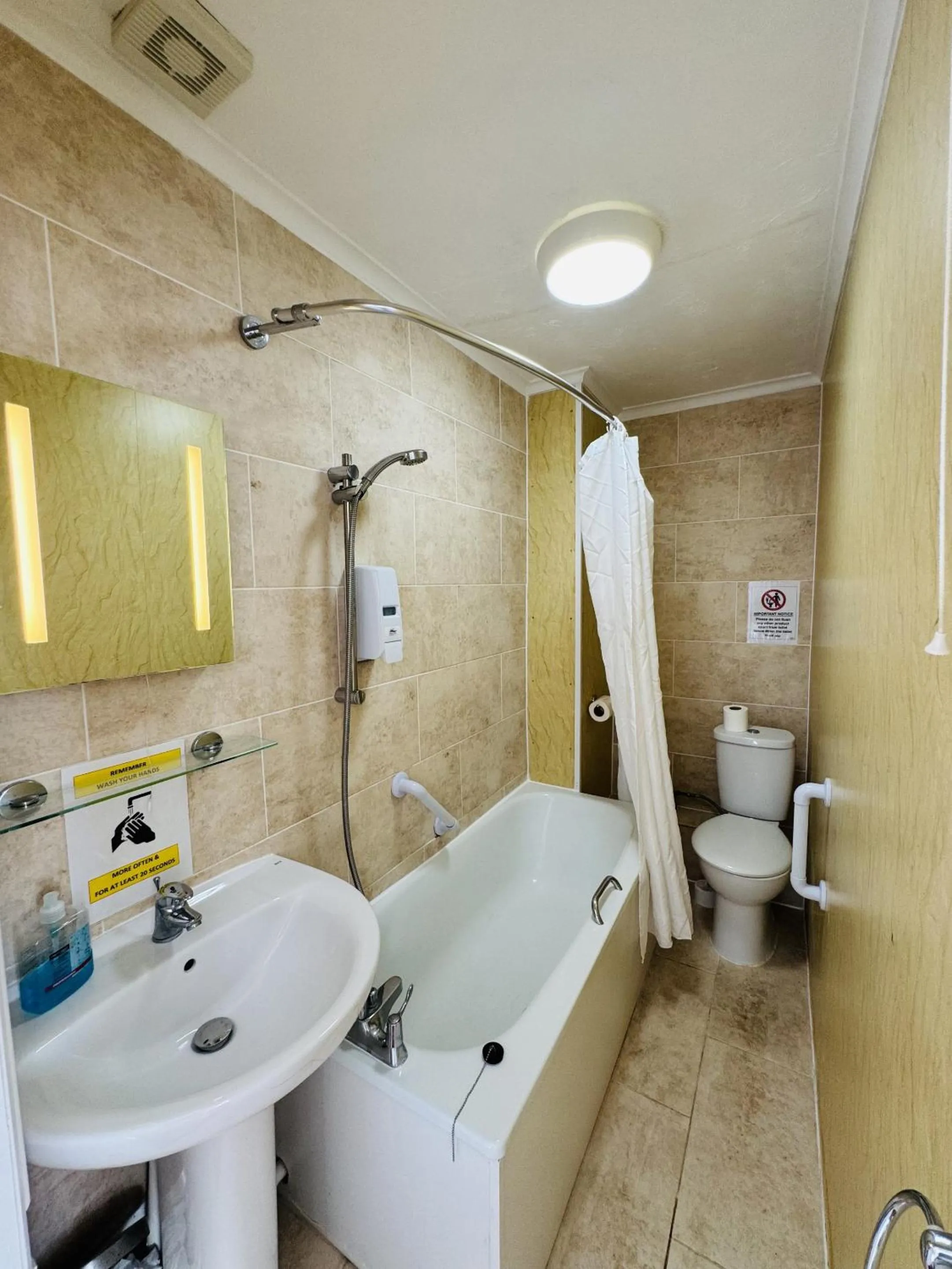 Bathroom in Carlton Court Hotel Eastbourne