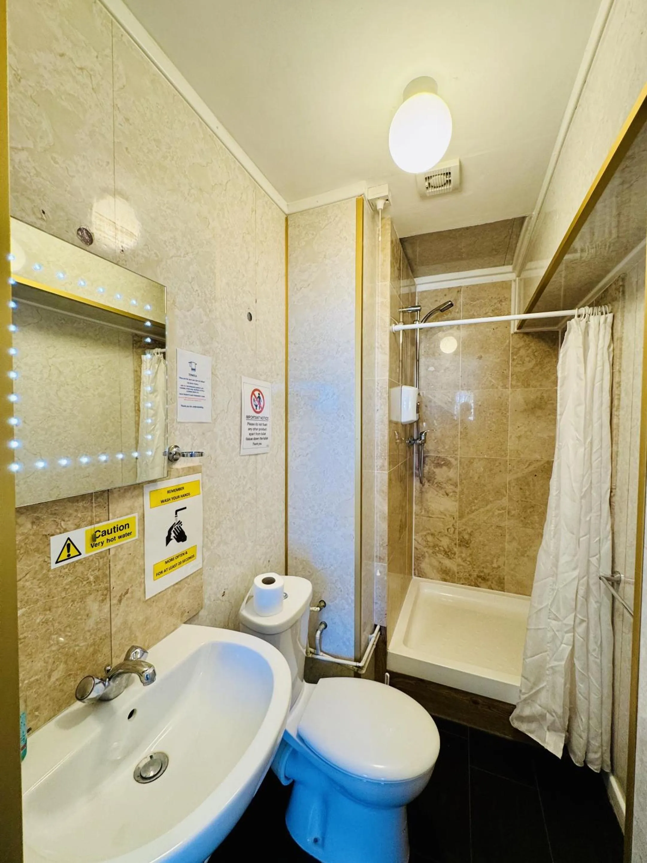 Bathroom in Carlton Court Hotel Eastbourne