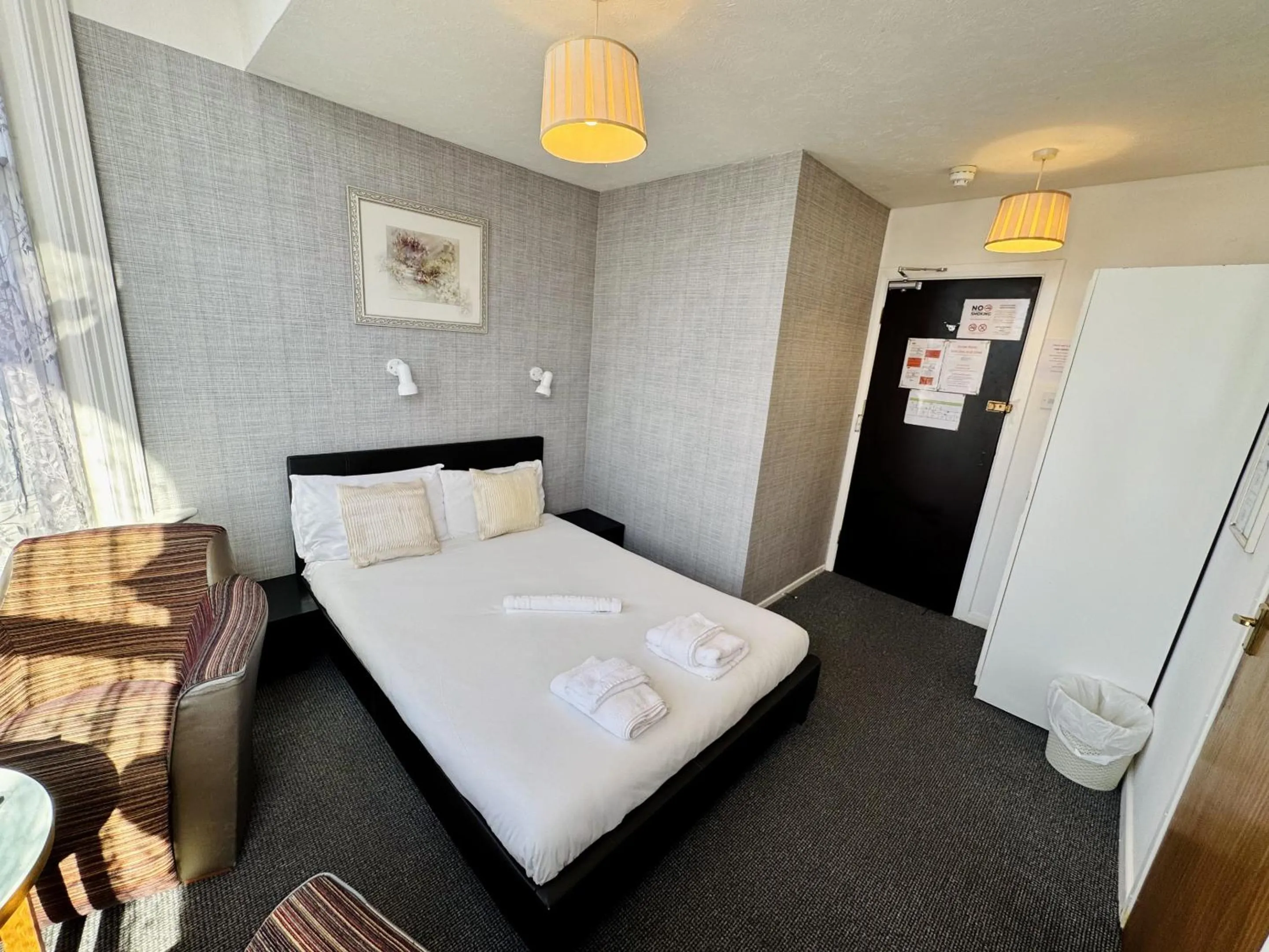 Bedroom, Bed in Carlton Court Hotel Eastbourne