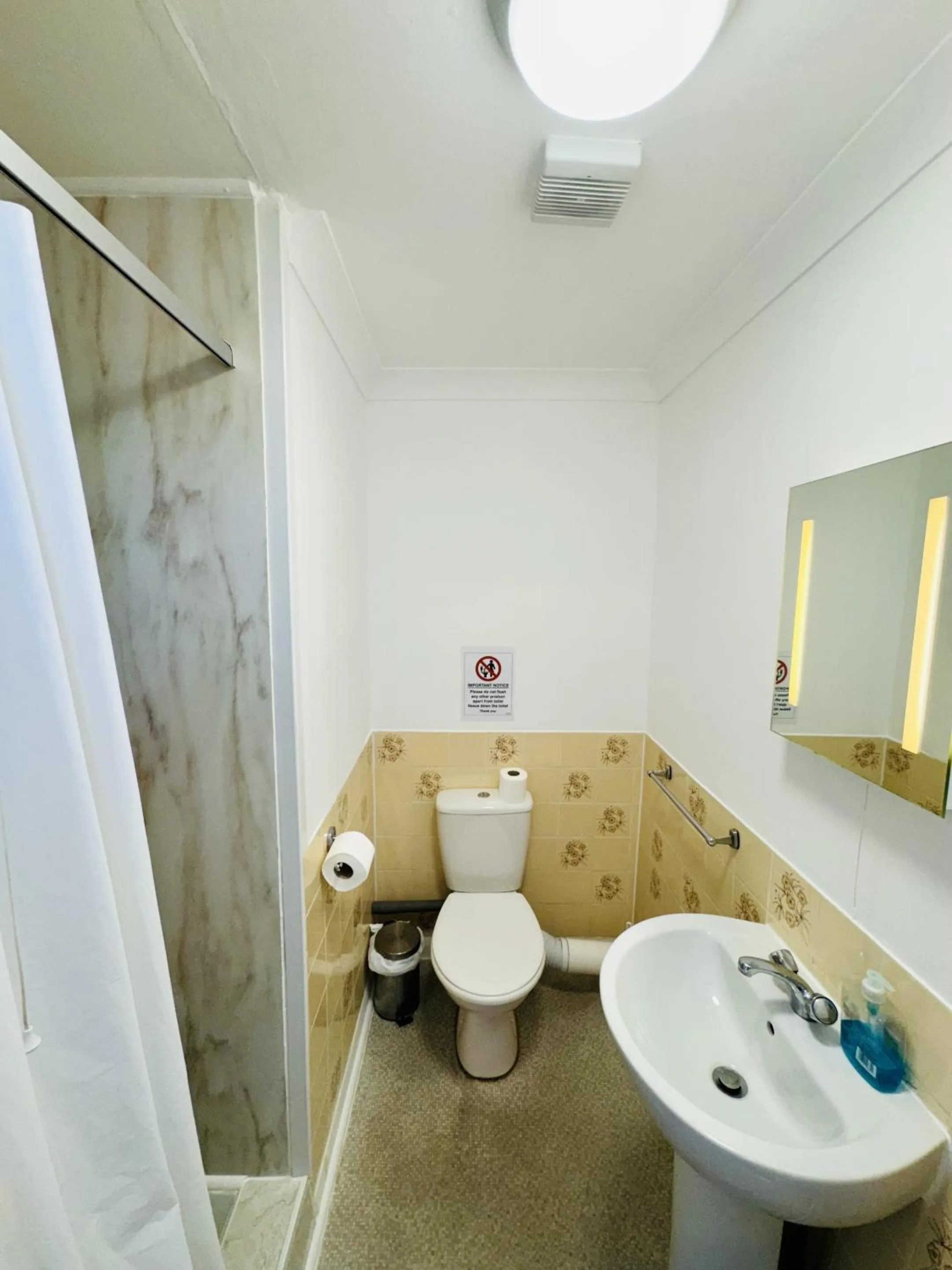 Bathroom in Carlton Court Hotel Eastbourne