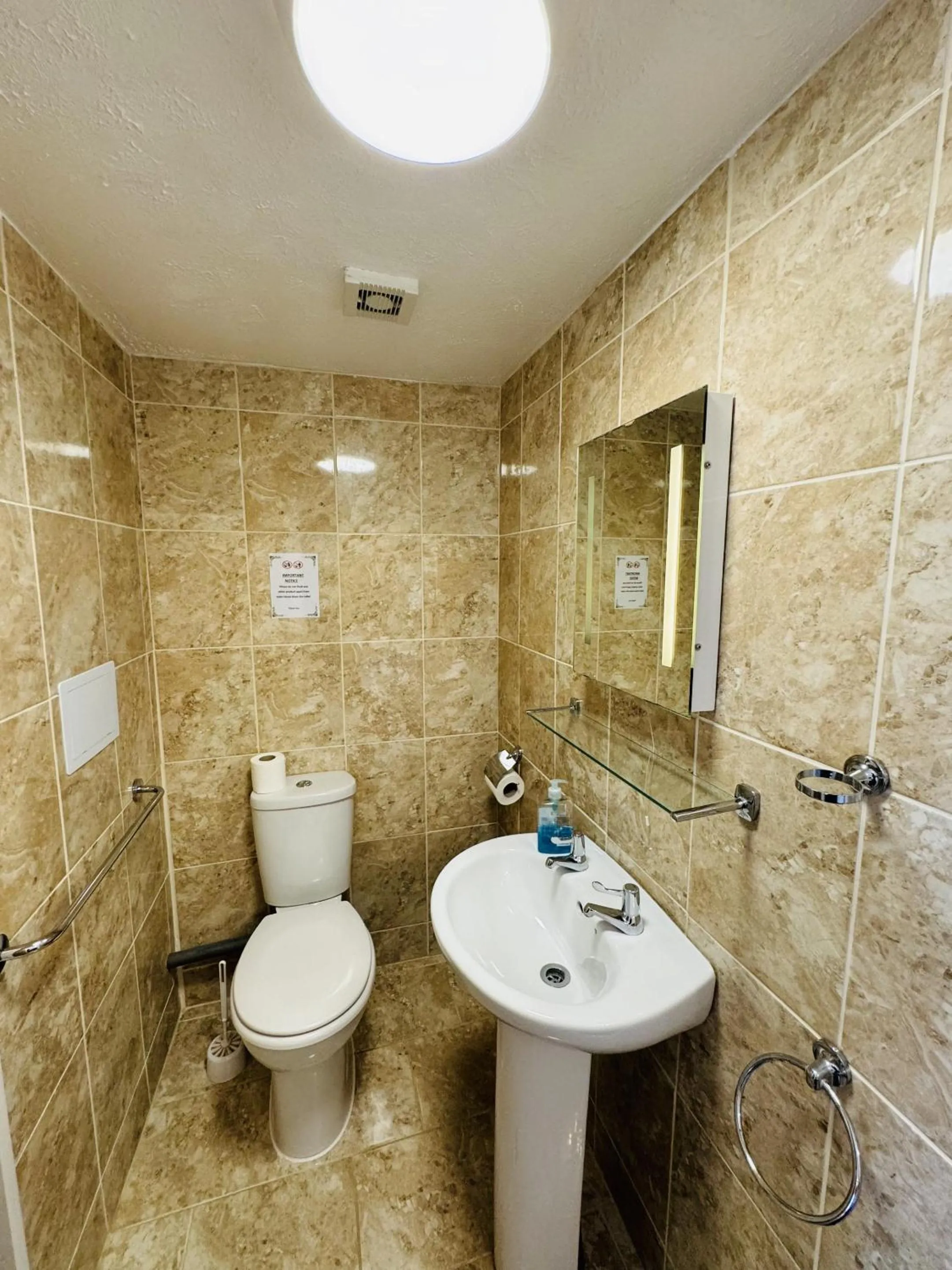 Bathroom in Carlton Court Hotel Eastbourne