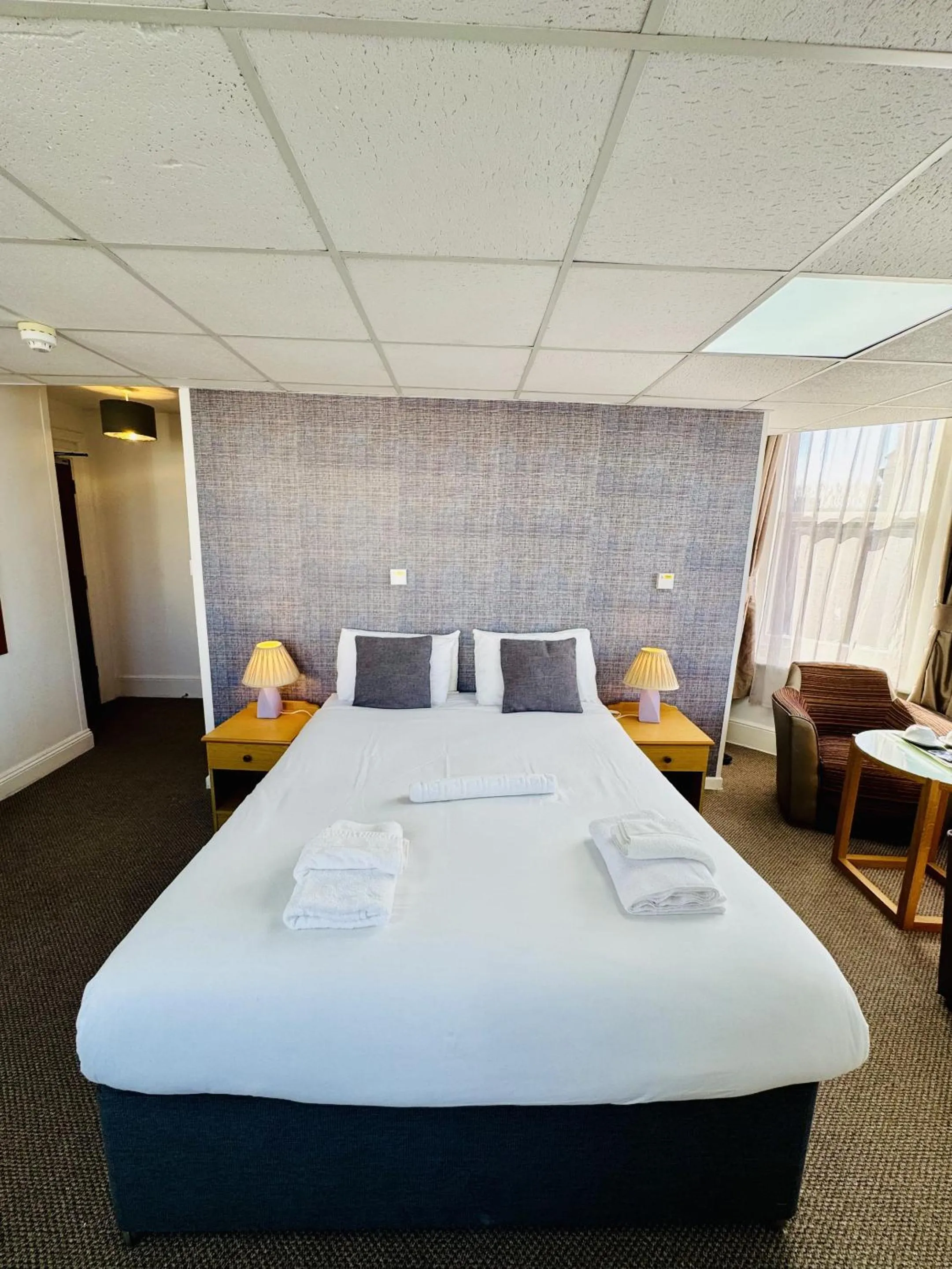 Bedroom, Bed in Carlton Court Hotel Eastbourne