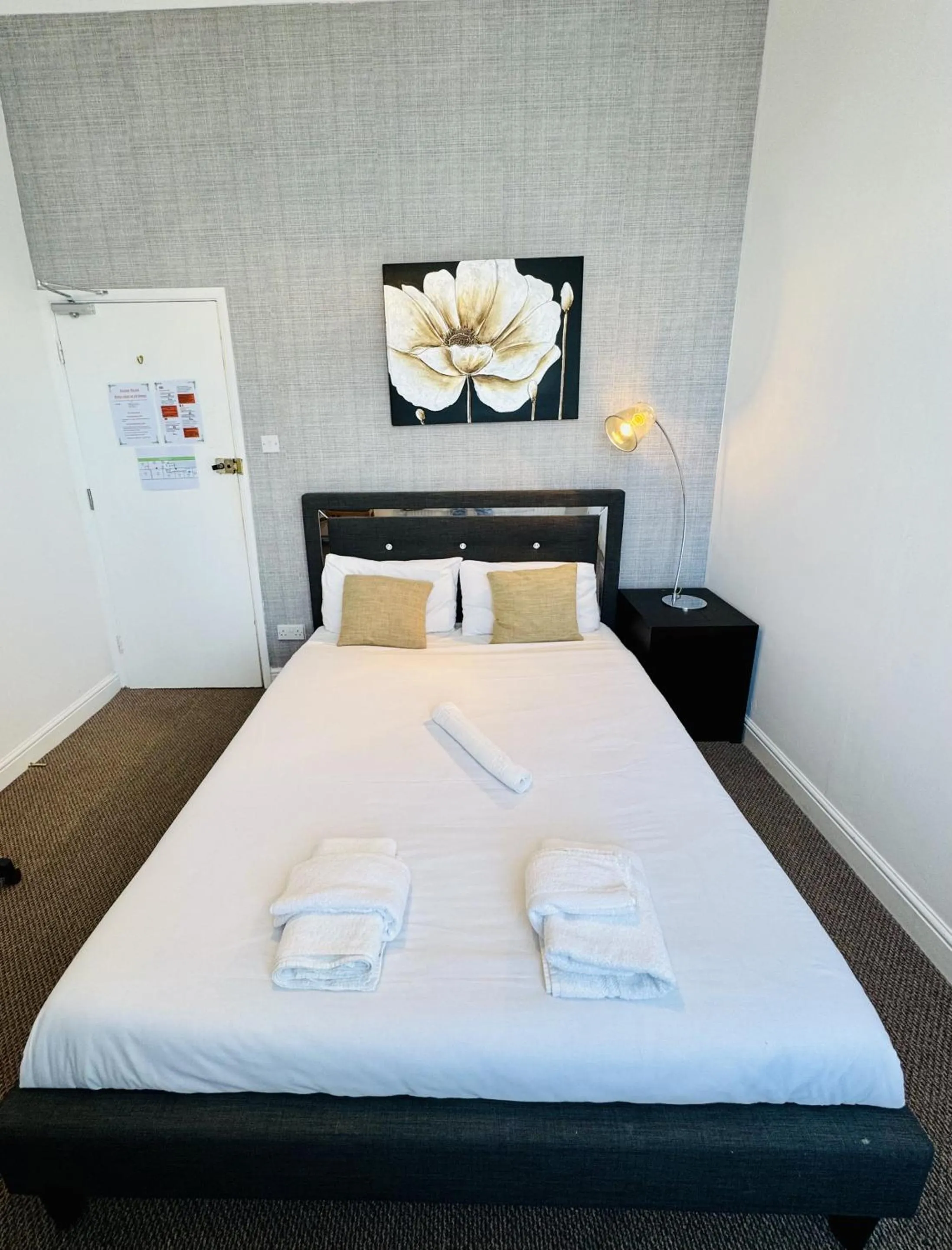 Bedroom, Bed in Carlton Court Hotel Eastbourne