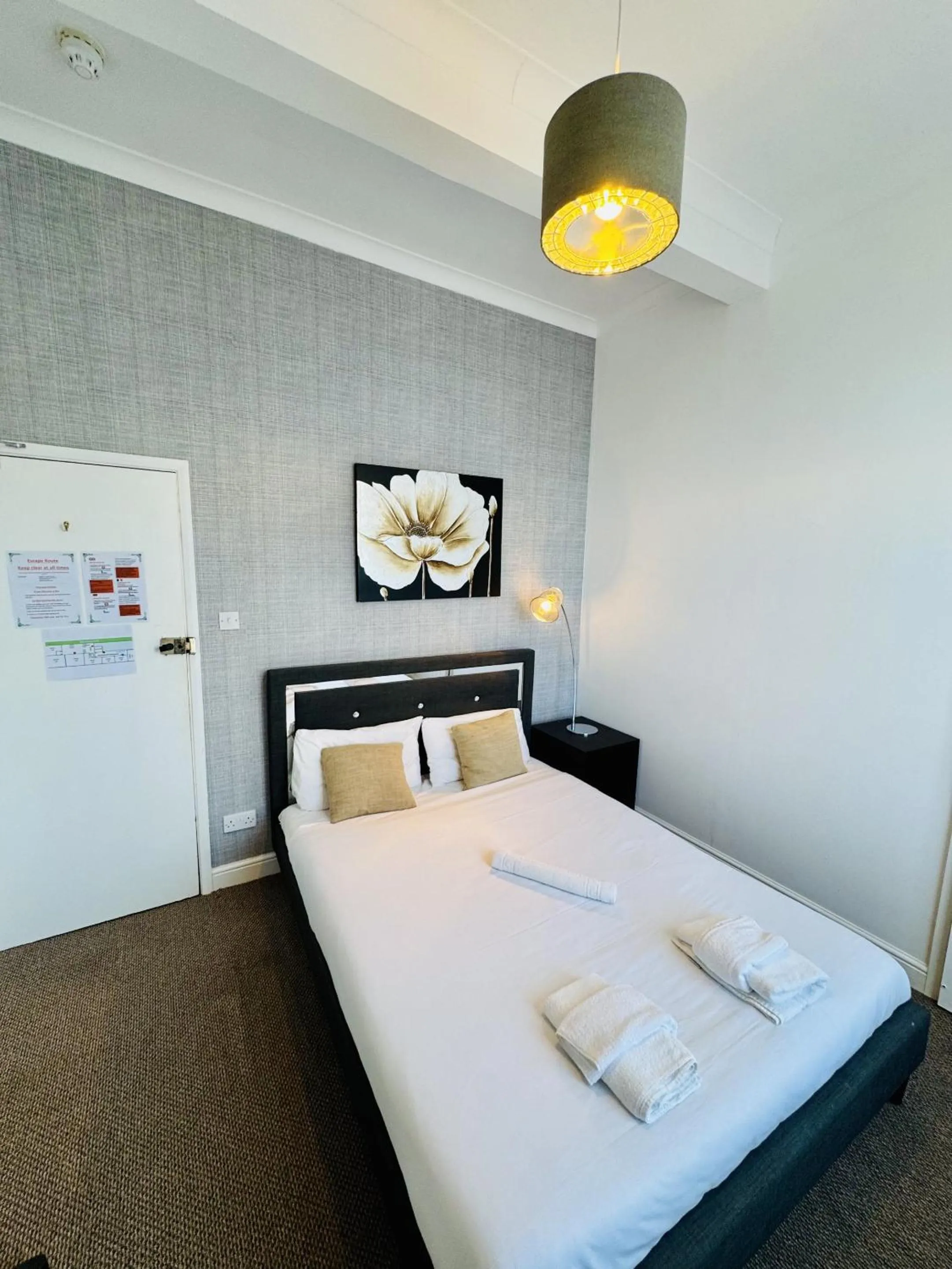 Bedroom, Bed in Carlton Court Hotel Eastbourne