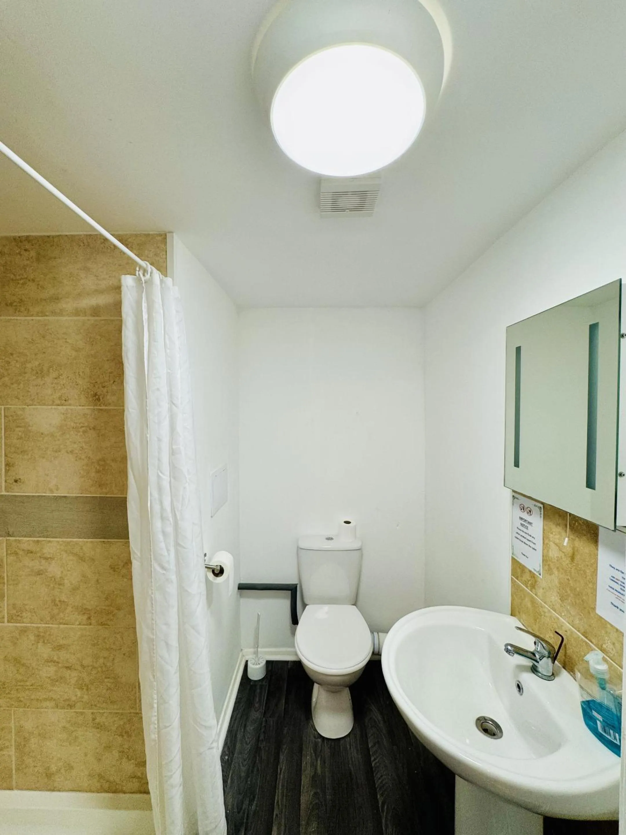 Bathroom in Carlton Court Hotel Eastbourne