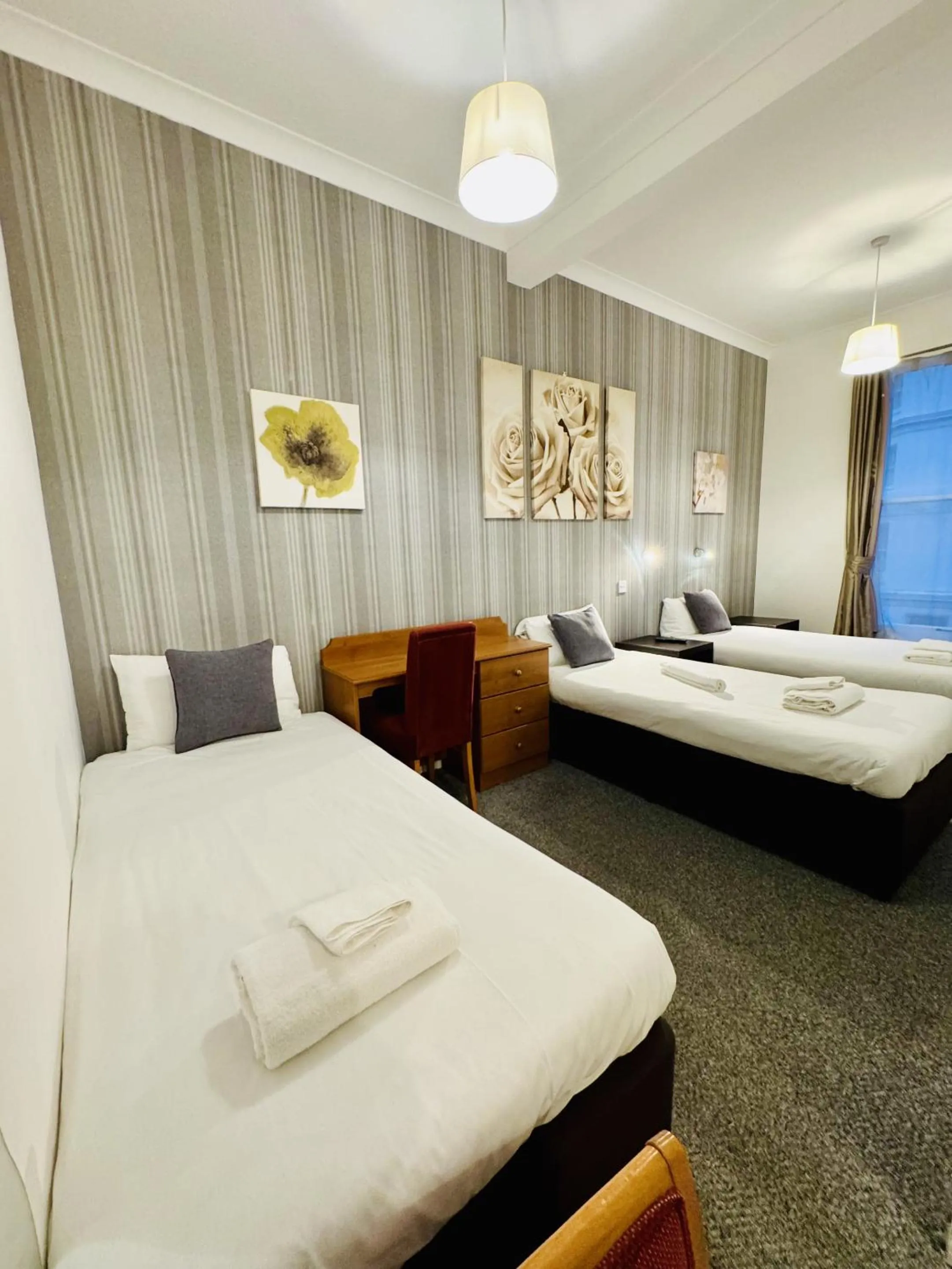 Bedroom, Bed in Carlton Court Hotel Eastbourne