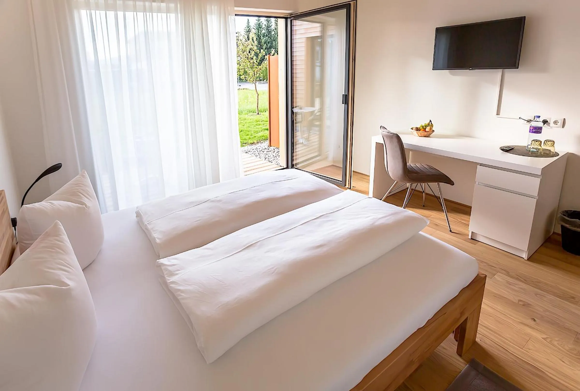 Photo of the whole room, Bed in Gästehaus Gritsch