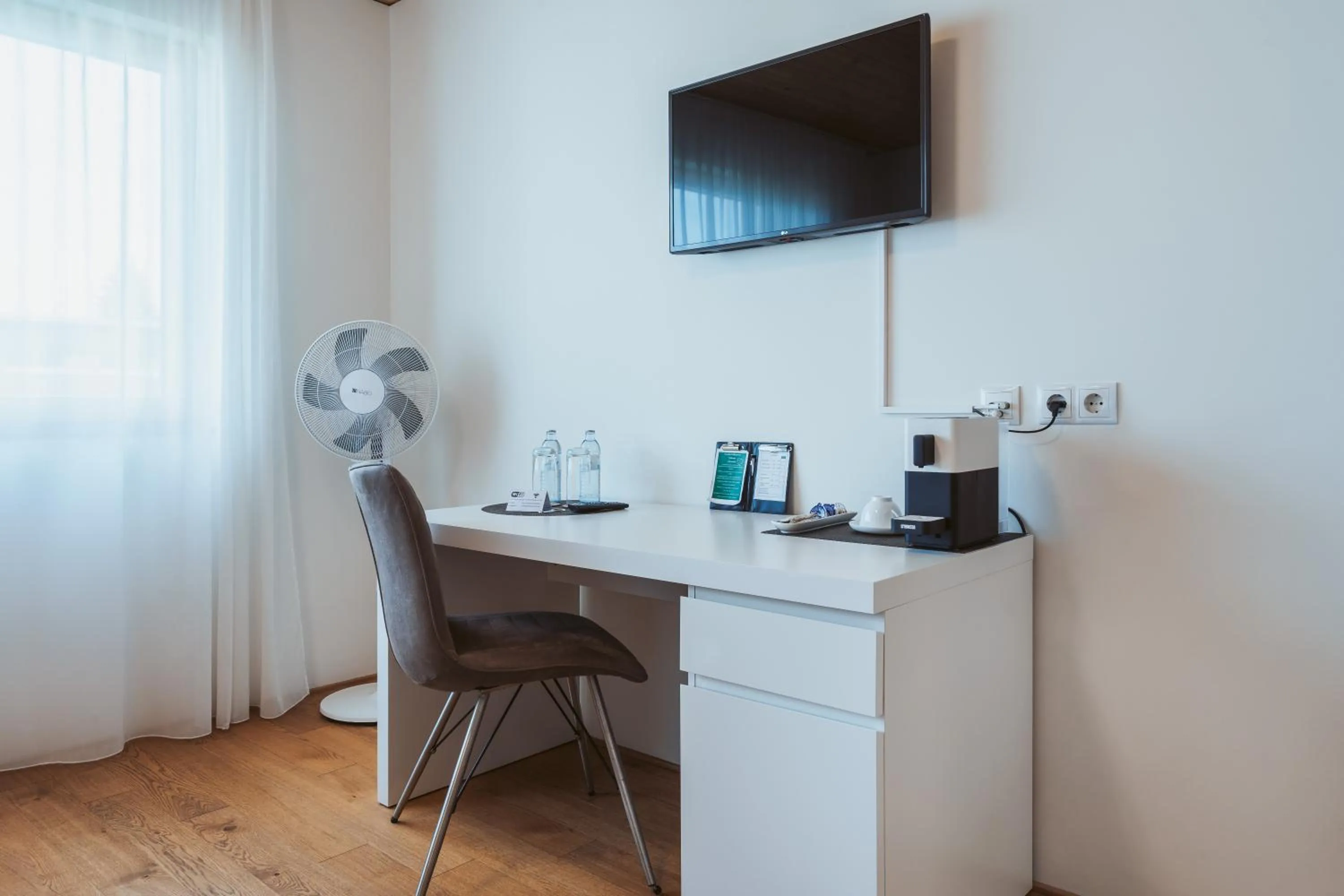 Coffee/tea facilities in Gästehaus Gritsch